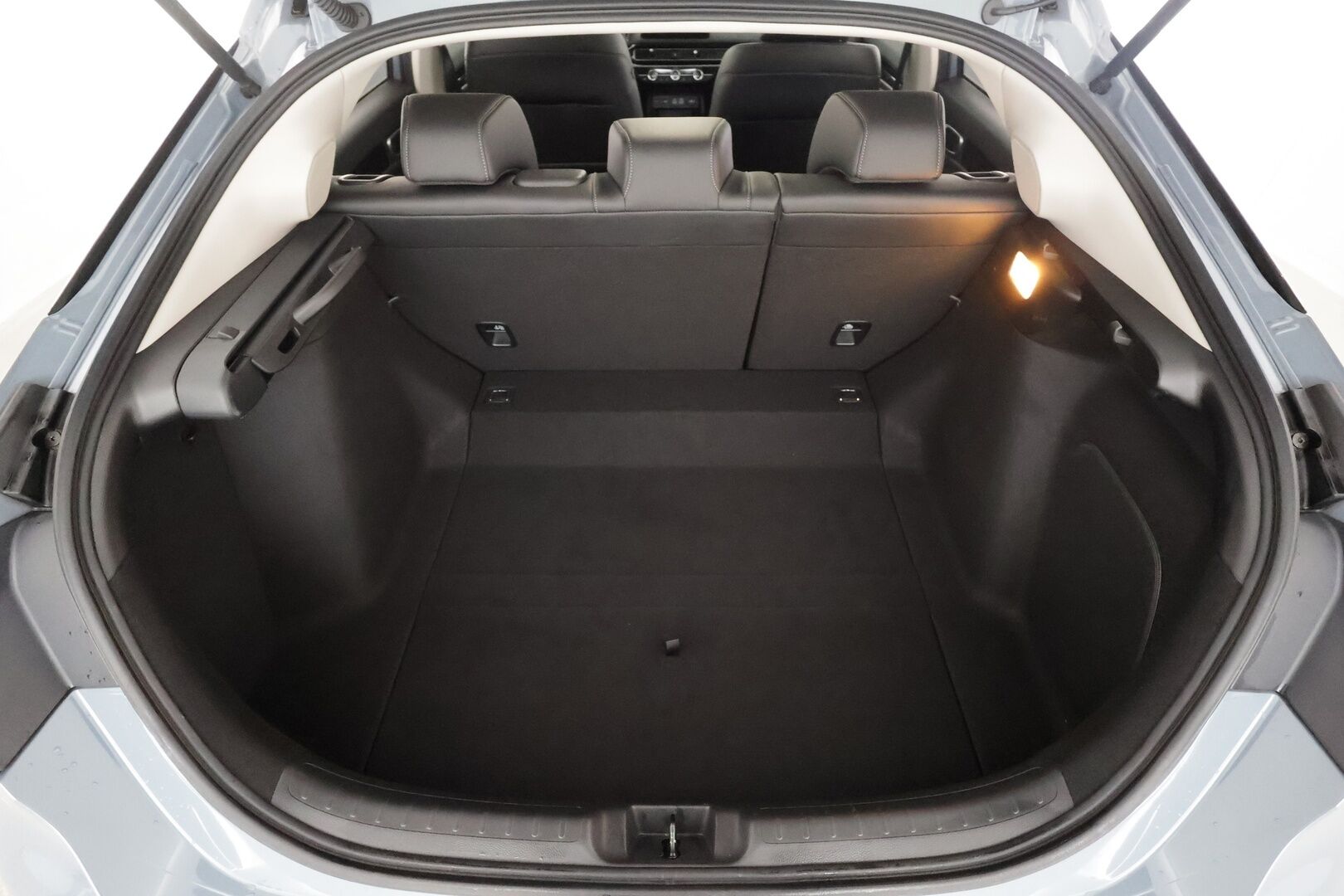 Honda Civic 2023 Hybrid Advance - | ACC | Panorama | BOSE | Nahkaverhoilu | Sähköpenkit | LKA | BSM | Keyless | P.kamera | LED | Digimittaristo | Apple & Android | Merkkihuollot | 