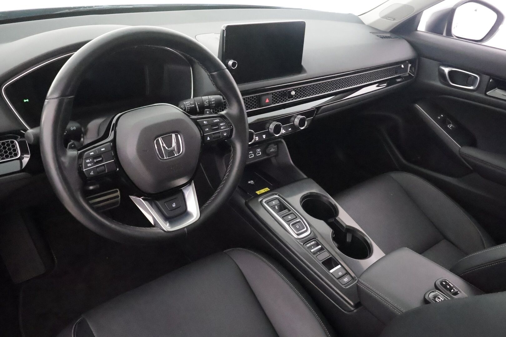 Honda Civic 2023 Hybrid Advance - | ACC | Panorama | BOSE | Nahkaverhoilu | Sähköpenkit | LKA | BSM | Keyless | P.kamera | LED | Digimittaristo | Apple & Android | Merkkihuollot | 