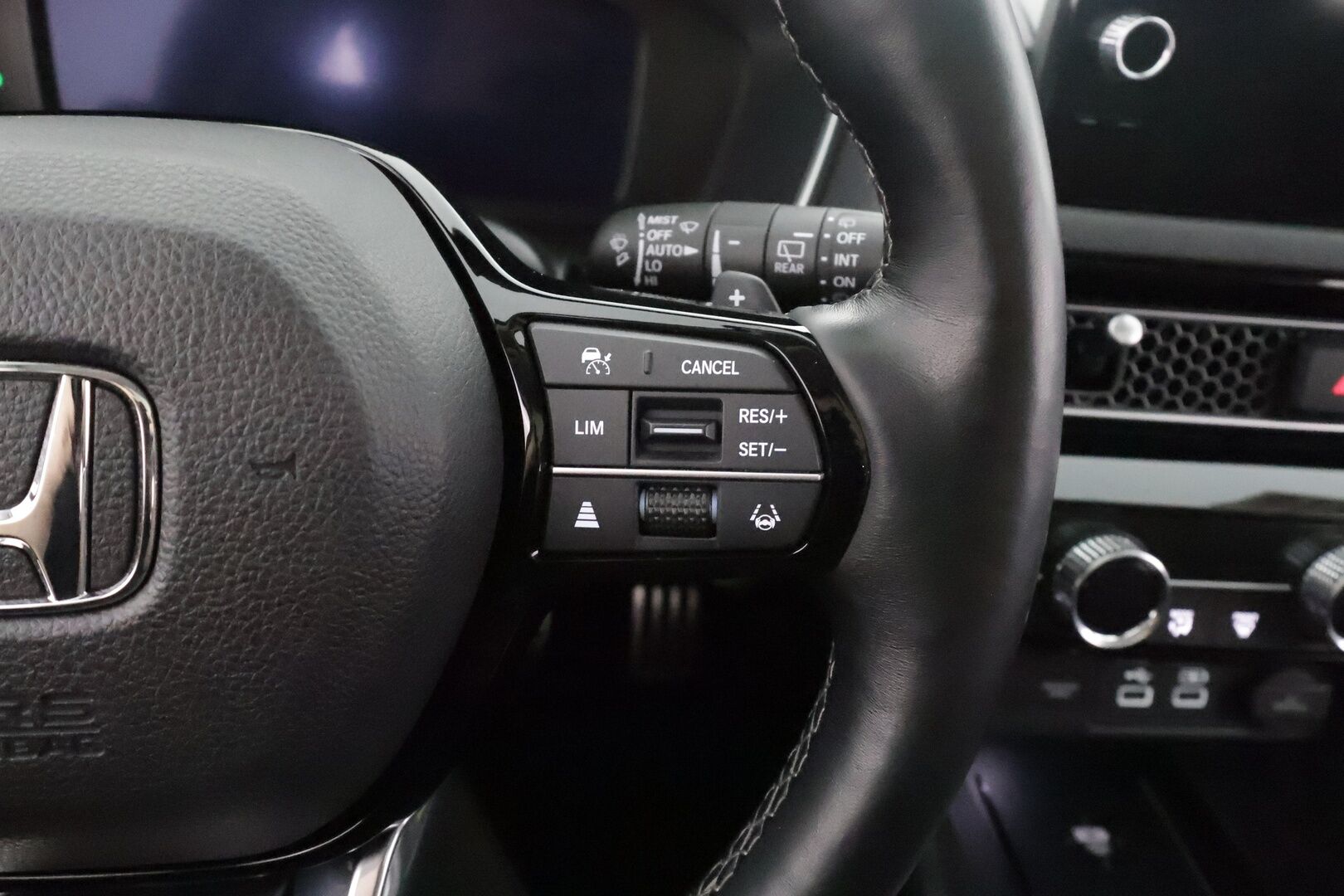 Honda Civic 2023 Hybrid Advance - | ACC | Panorama | BOSE | Nahkaverhoilu | Sähköpenkit | LKA | BSM | Keyless | P.kamera | LED | Digimittaristo | Apple & Android | Merkkihuollot | 