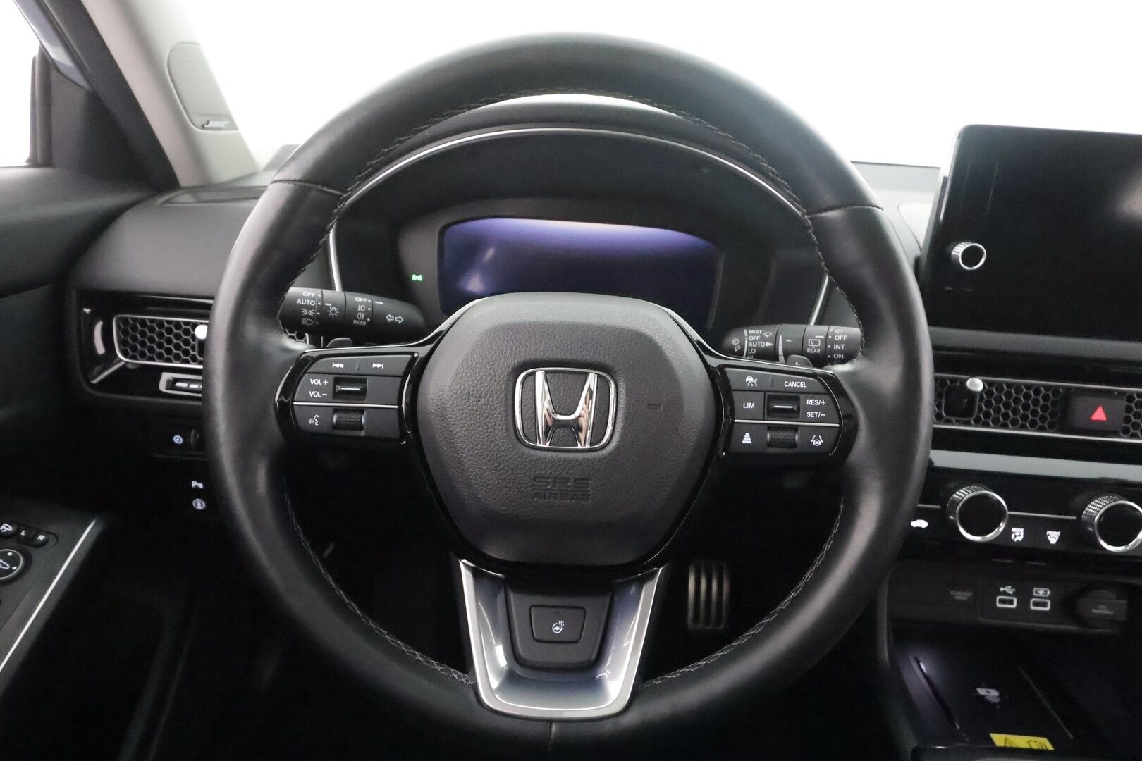 Honda Civic 2023 Hybrid Advance - | ACC | Panorama | BOSE | Nahkaverhoilu | Sähköpenkit | LKA | BSM | Keyless | P.kamera | LED | Digimittaristo | Apple & Android | Merkkihuollot | 