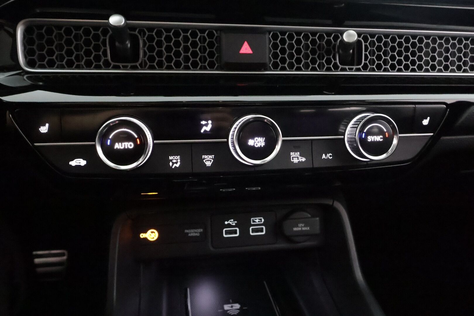Honda Civic 2023 Hybrid Advance - | ACC | Panorama | BOSE | Nahkaverhoilu | Sähköpenkit | LKA | BSM | Keyless | P.kamera | LED | Digimittaristo | Apple & Android | Merkkihuollot | 