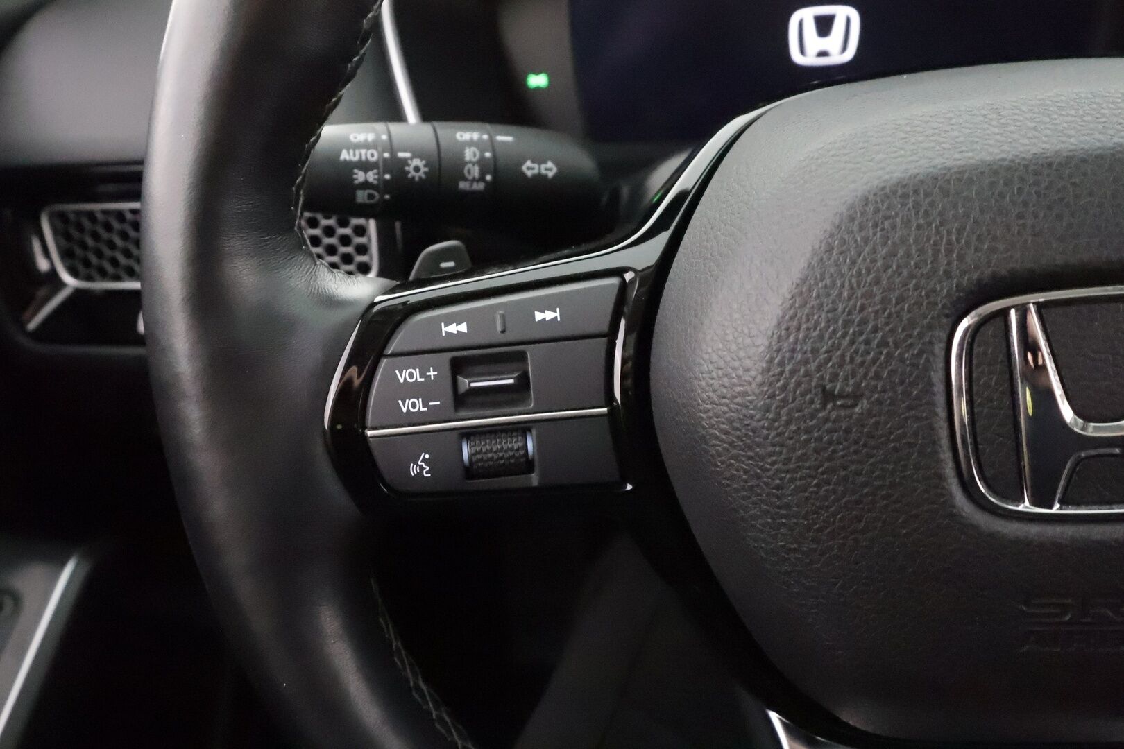 Honda Civic 2023 Hybrid Advance - | ACC | Panorama | BOSE | Nahkaverhoilu | Sähköpenkit | LKA | BSM | Keyless | P.kamera | LED | Digimittaristo | Apple & Android | Merkkihuollot | 