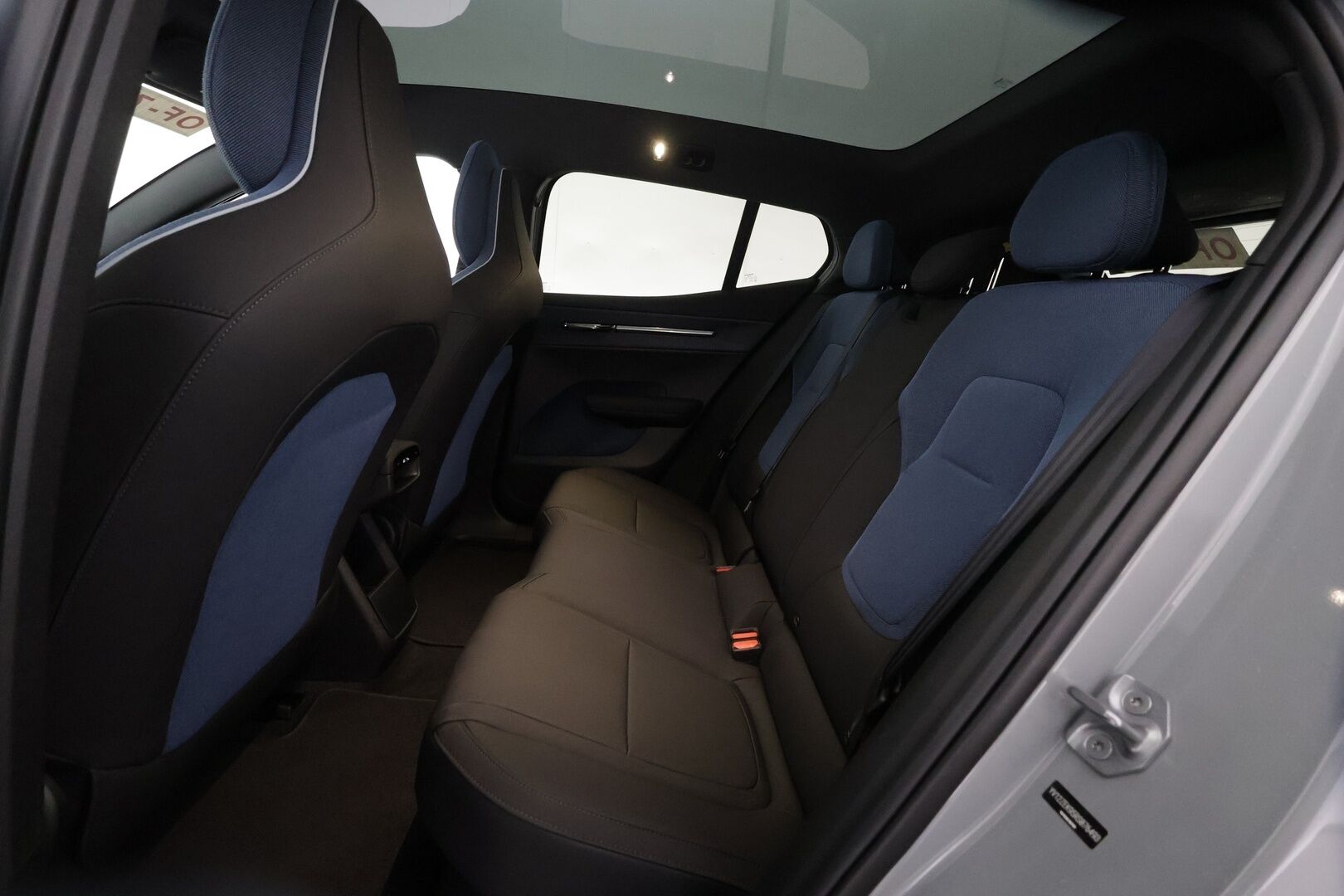 Volvo EX30 2024 Twin Performance Ultra - | ACC | ILP | Lasikatto | H/K | Sähköpenkit | 360-Kamera | Keyless | Apple&Android | Kahdet Renkaat | Merkkihuollettu |