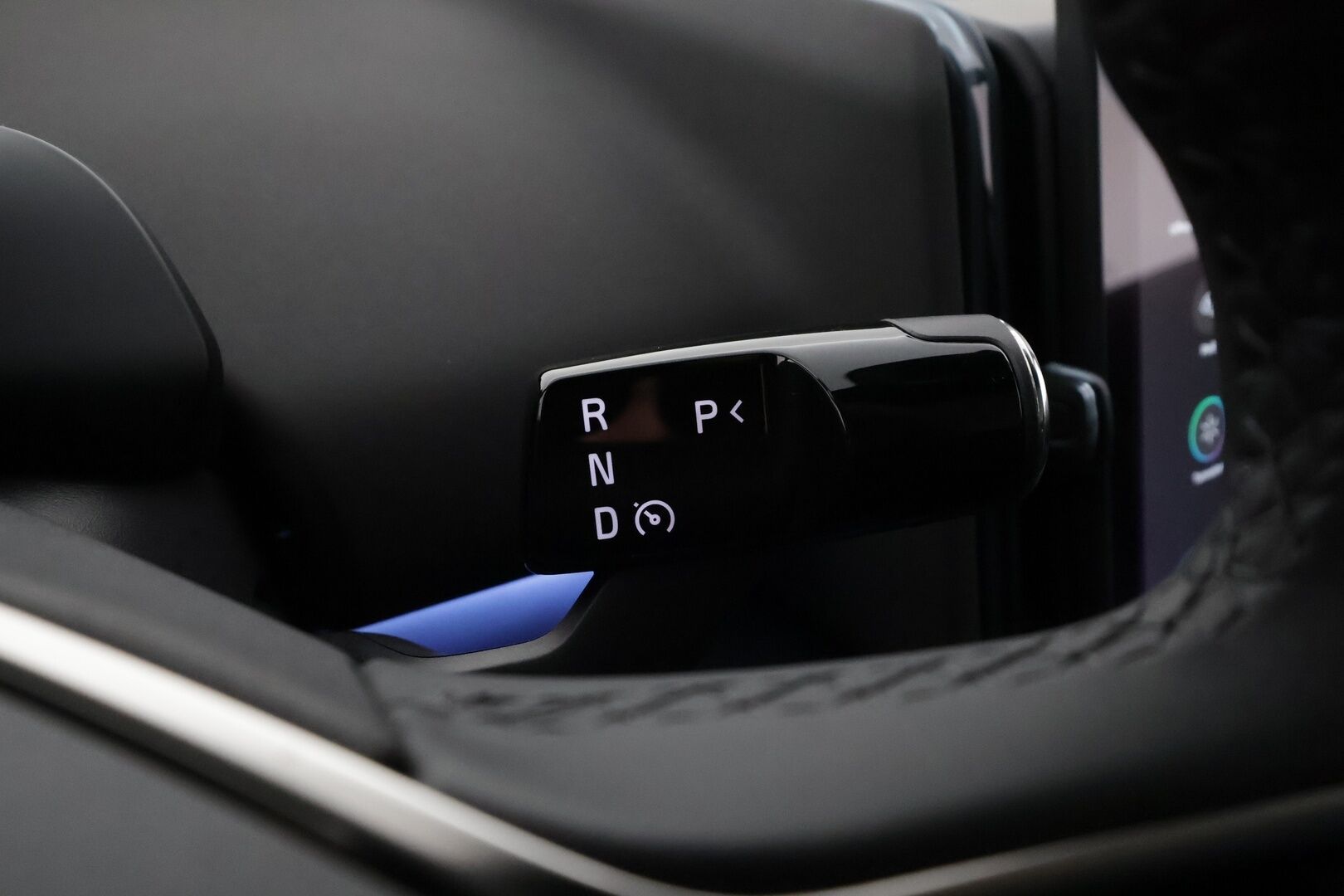 Volvo EX30 2024 Twin Performance Ultra - | ACC | ILP | Lasikatto | H/K | Sähköpenkit | 360-Kamera | Keyless | Apple&Android | Kahdet Renkaat | Merkkihuollettu |