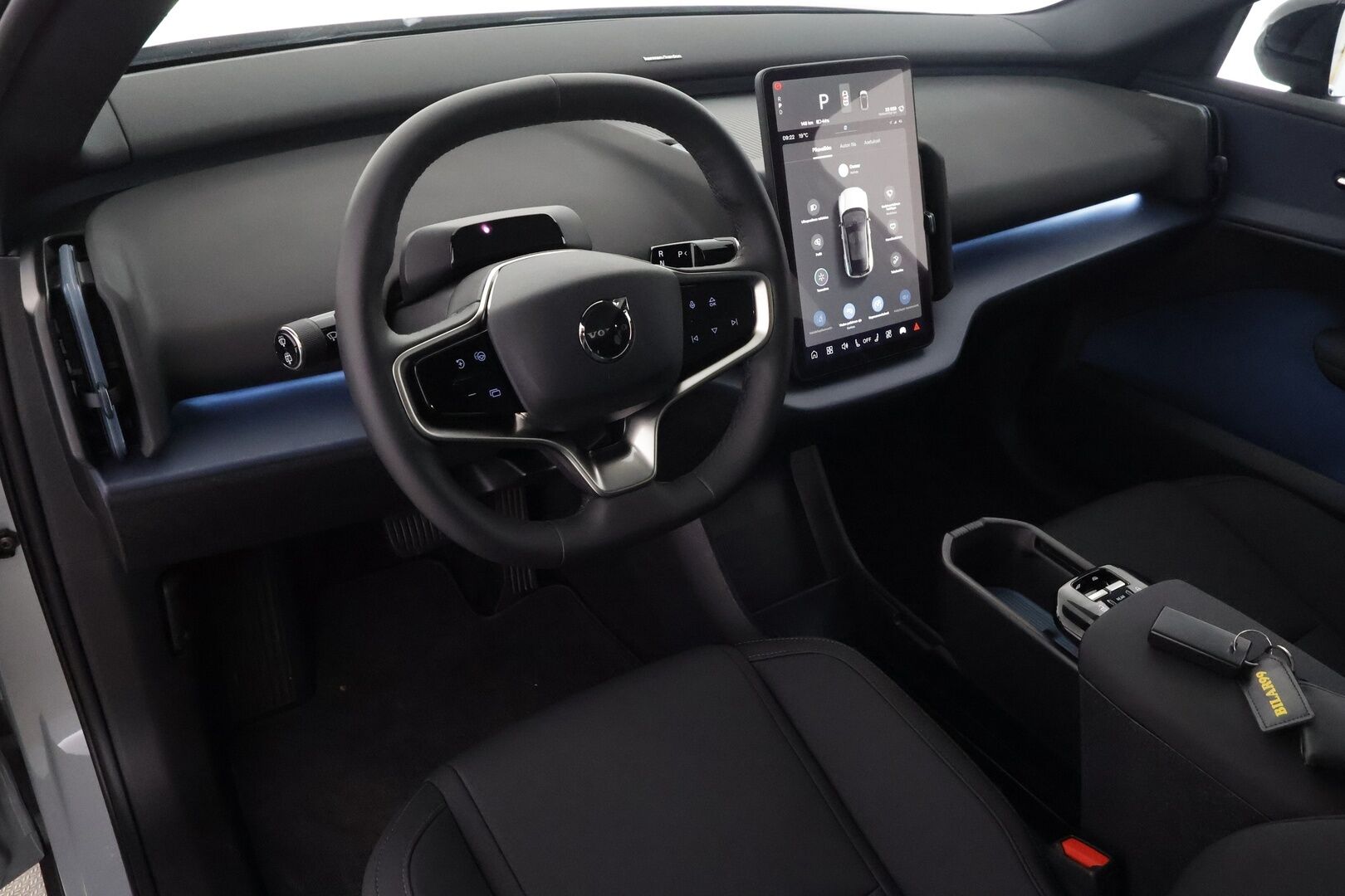 Volvo EX30 2024 Twin Performance Ultra - | ACC | ILP | Lasikatto | H/K | Sähköpenkit | 360-Kamera | Keyless | Apple&Android | Kahdet Renkaat | Merkkihuollettu |