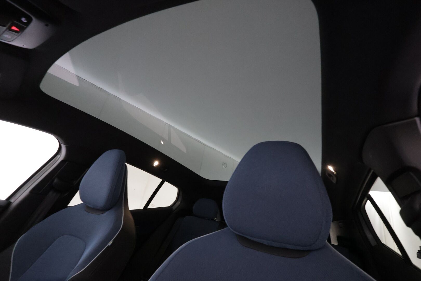 Volvo EX30 2024 Twin Performance Ultra - | ACC | ILP | Lasikatto | H/K | Sähköpenkit | 360-Kamera | Keyless | Apple&Android | Kahdet Renkaat | Merkkihuollettu |