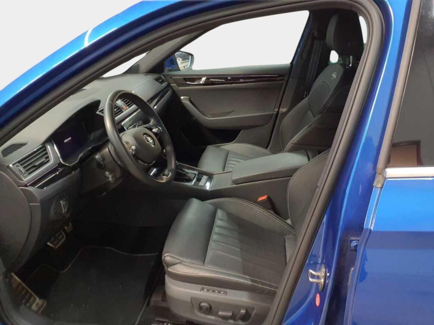 SKODA SUPERB 2023 Combi 1.4 TSI iV DSG L&K - | ACC | Webasto | Koukku | Muistipenkit | Skoda Crystal Matrix-LED | Ilmastoidut Nahat | 360-kamera | Canton | Keyless | Apple&Android | Kahdet Renkaat |