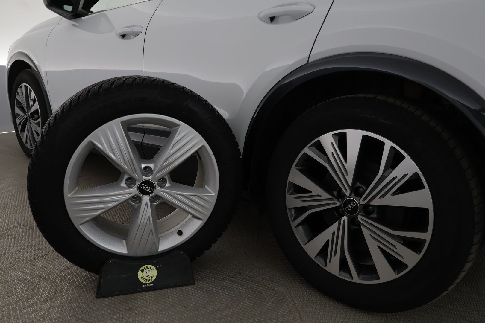 AUDI Q4 E-TRON 2023 45 E-Tron Quattro Proline - | ACC | Koukku | ILP | LED | Sonos | P.kamera | Sporttipenkit | Digimittaristo | Ratinlämmitys | Keyless | Apple&Android | Kahdet Renkaat | Merkkihuollettu |