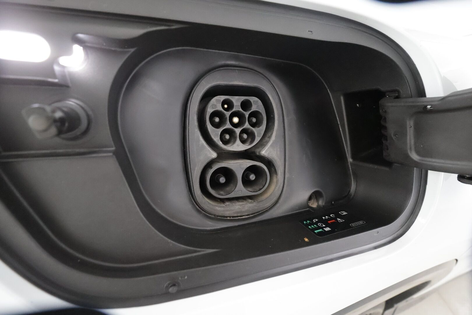 AUDI Q4 E-TRON 2023 45 E-Tron Quattro Proline - | ACC | Koukku | ILP | LED | Sonos | P.kamera | Sporttipenkit | Digimittaristo | Ratinlämmitys | Keyless | Apple&Android | Kahdet Renkaat | Merkkihuollettu |
