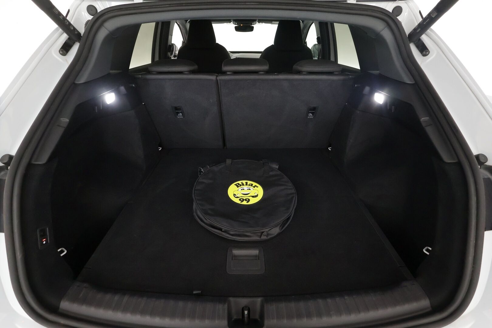 AUDI Q4 E-TRON 2023 45 E-Tron Quattro Proline - | ACC | Koukku | ILP | LED | Sonos | P.kamera | Sporttipenkit | Digimittaristo | Ratinlämmitys | Keyless | Apple&Android | Kahdet Renkaat | Merkkihuollettu |