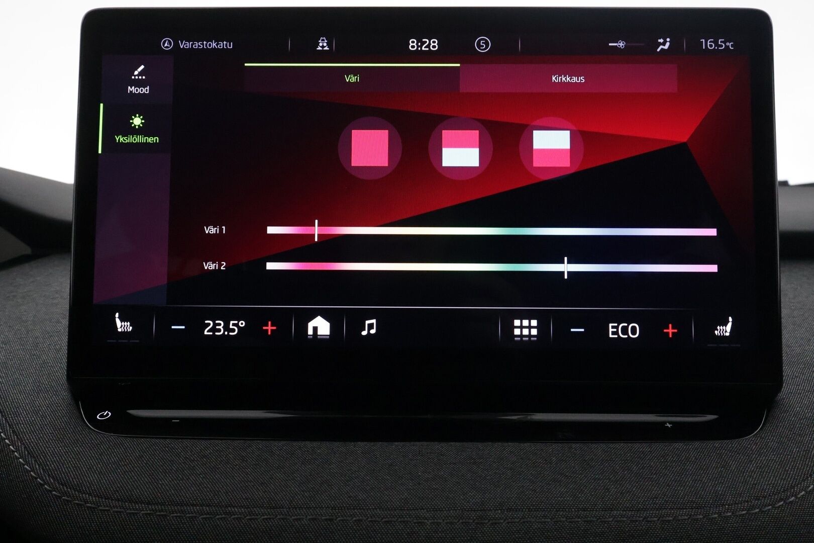 SKODA ENYAQ 2023 iV80X 265hv Convenience Plus - | ACC | ILP | Koukku | Matrix-LED | P.kamera | Puolinahat | Muistipenkki | Keyless | Apple&Android | Kahdet Renkaat | Merkkihuollettu |