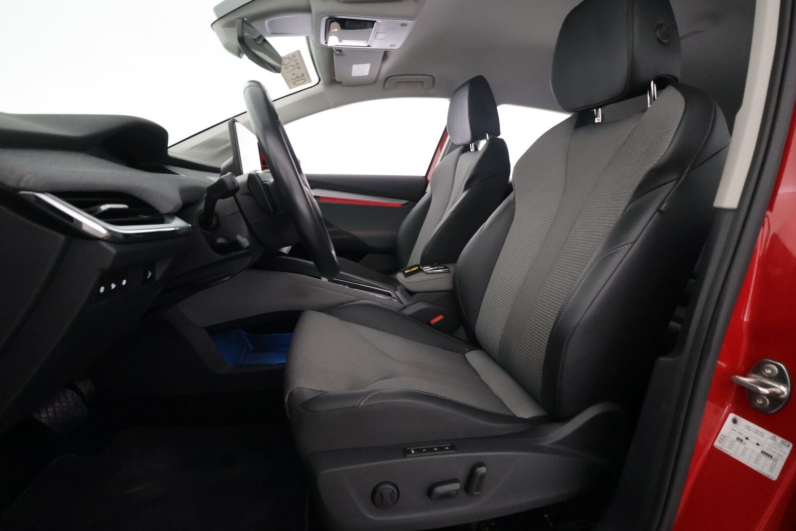 SKODA ENYAQ 2023 iV80X 265hv Convenience Plus - | ACC | ILP | Koukku | Matrix-LED | P.kamera | Puolinahat | Muistipenkki | Keyless | Apple&Android | Kahdet Renkaat | Merkkihuollettu |