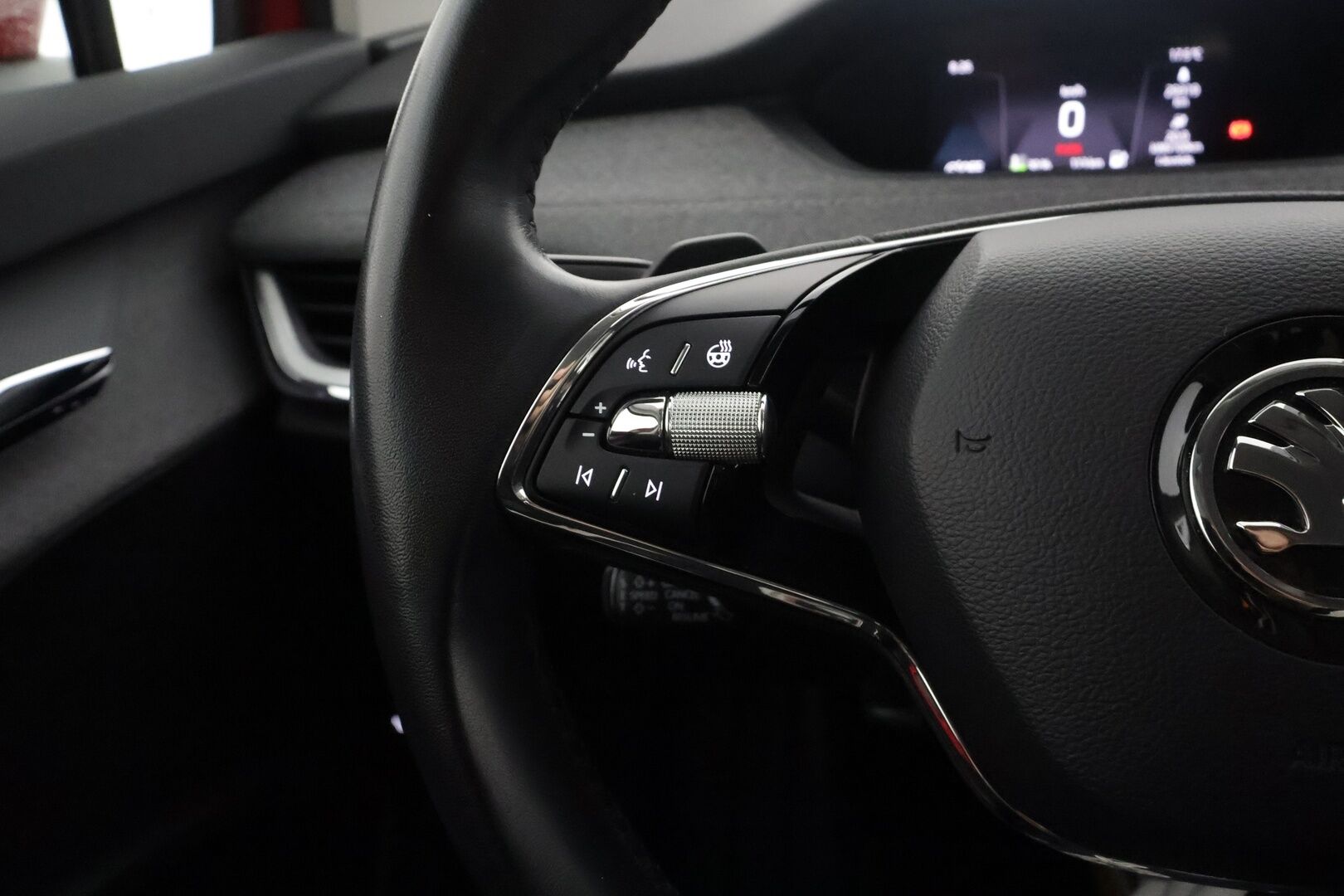 SKODA ENYAQ 2023 iV80X 265hv Convenience Plus - | ACC | ILP | Koukku | Matrix-LED | P.kamera | Puolinahat | Muistipenkki | Keyless | Apple&Android | Kahdet Renkaat | Merkkihuollettu |