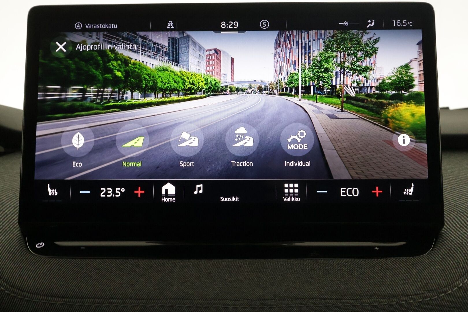 SKODA ENYAQ 2023 iV80X 265hv Convenience Plus - | ACC | ILP | Koukku | Matrix-LED | P.kamera | Puolinahat | Muistipenkki | Keyless | Apple&Android | Kahdet Renkaat | Merkkihuollettu |