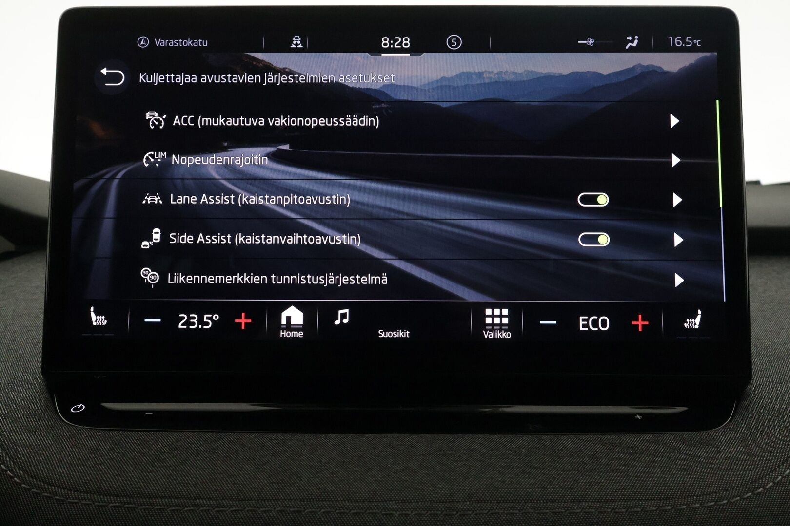 SKODA ENYAQ 2023 iV80X 265hv Convenience Plus - | ACC | ILP | Koukku | Matrix-LED | P.kamera | Puolinahat | Muistipenkki | Keyless | Apple&Android | Kahdet Renkaat | Merkkihuollettu |