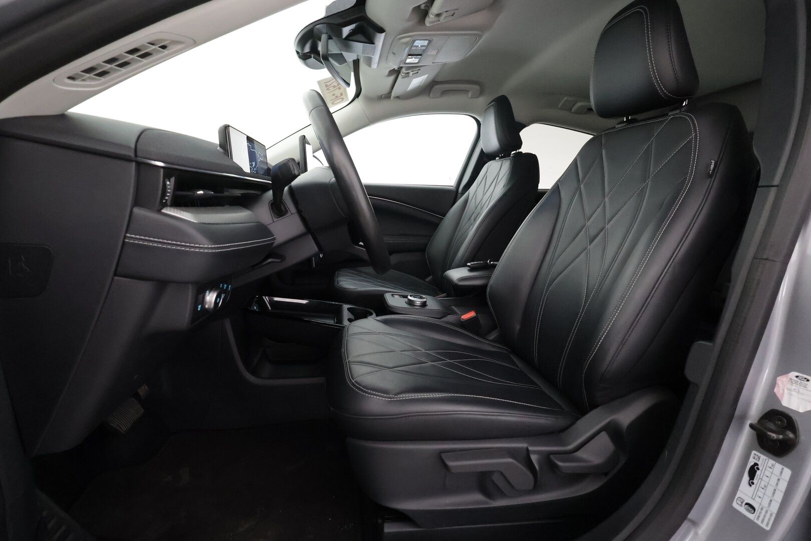 FORD MUSTANG MACH-E 2022 75kWh 269hv A1 RWD 5-ovinen - | ACC | Tikkinahat | P.kamera | Lane Assist | BLIS | Keyless | Lämm. ratti | Lämm. tuulilasi | Apple & Android | LED | Merkkihuollot | ALV | 