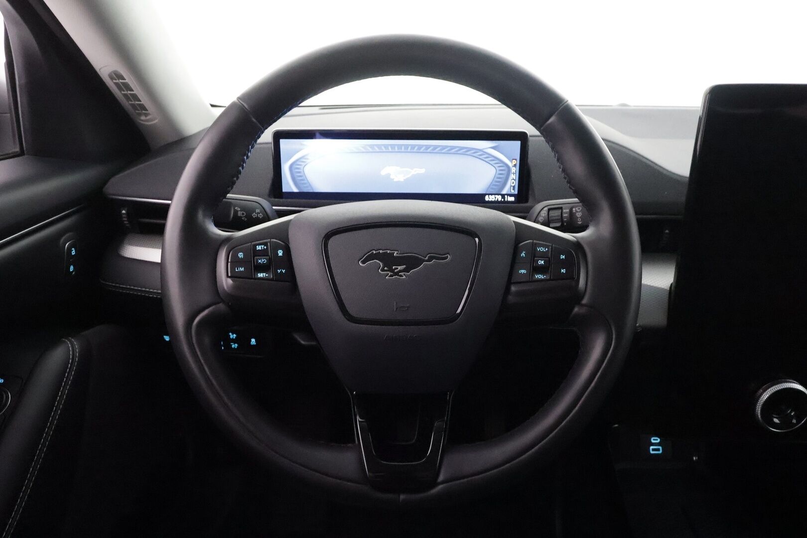 FORD MUSTANG MACH-E 2022 75kWh 269hv A1 RWD 5-ovinen - | ACC | Tikkinahat | P.kamera | Lane Assist | BLIS | Keyless | Lämm. ratti | Lämm. tuulilasi | Apple & Android | LED | Merkkihuollot | ALV | 