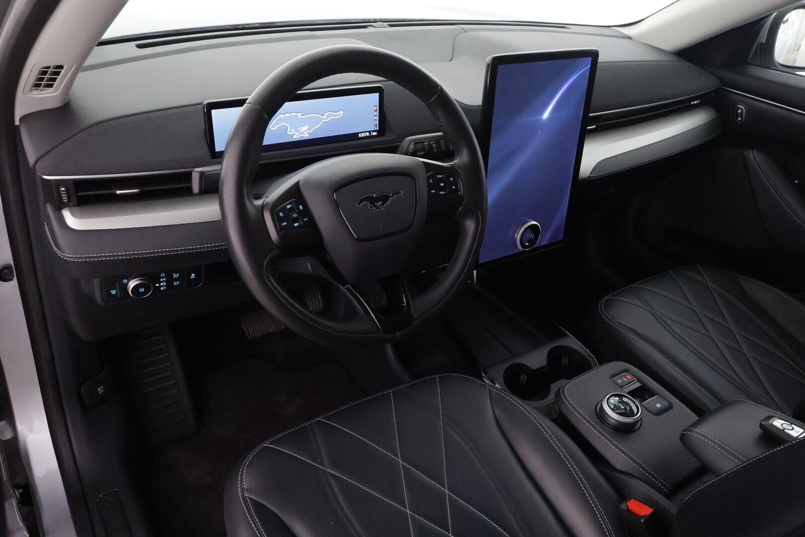 FORD MUSTANG MACH-E 2022 75kWh 269hv A1 RWD 5-ovinen - | ACC | Tikkinahat | P.kamera | Lane Assist | BLIS | Keyless | Lämm. ratti | Lämm. tuulilasi | Apple & Android | LED | Merkkihuollot | ALV | 