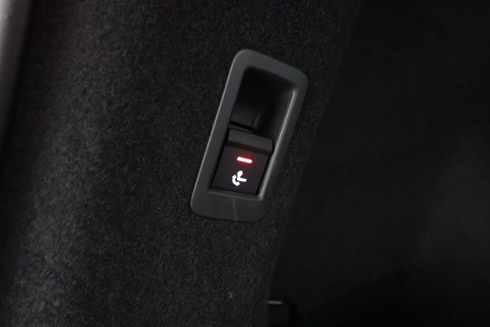 AUDI Q4 E-TRON 2023 40 Sportsback S-Line - ACC | ILP | Koukku | SONOS | S-Line | Matrix | Puolinahat | Sporttipenkit | P.kamera | Sähk. takaluukku | Keyless | Merkkihuollot | 