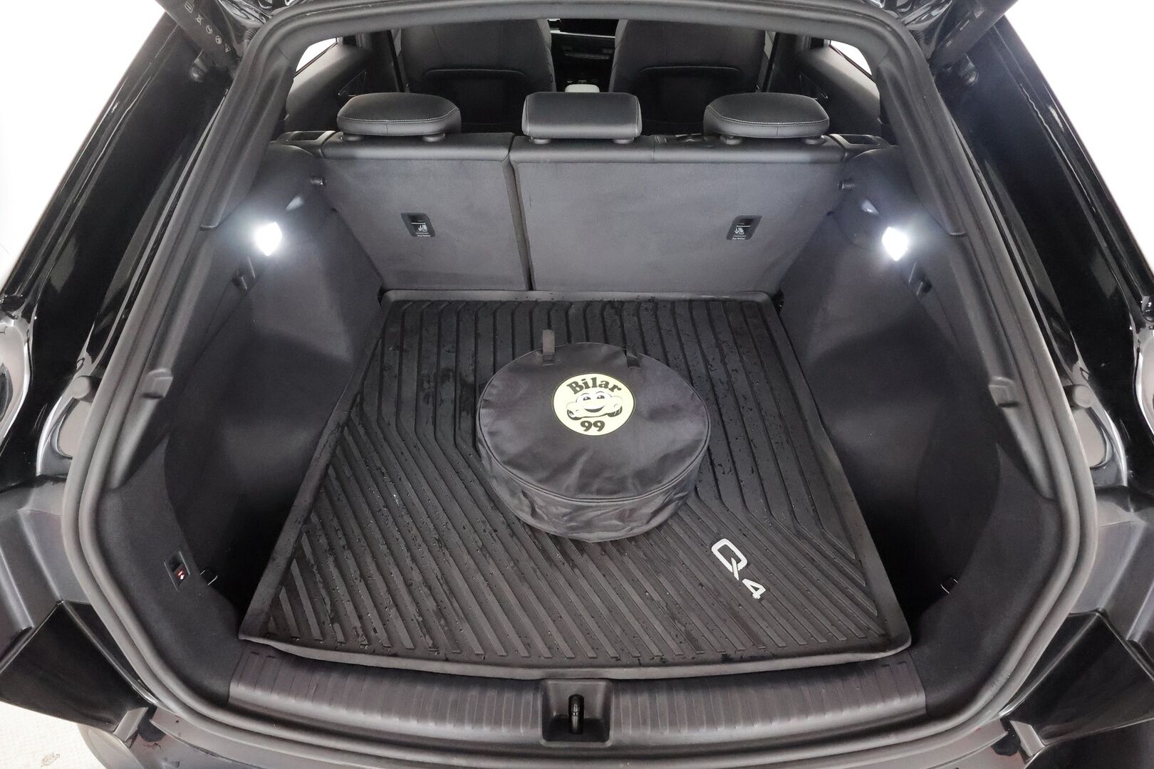 AUDI Q4 E-TRON 2023 40 Sportsback S-Line - ACC | ILP | Koukku | SONOS | S-Line | Matrix | Puolinahat | Sporttipenkit | P.kamera | Sähk. takaluukku | Keyless | Merkkihuollot | 