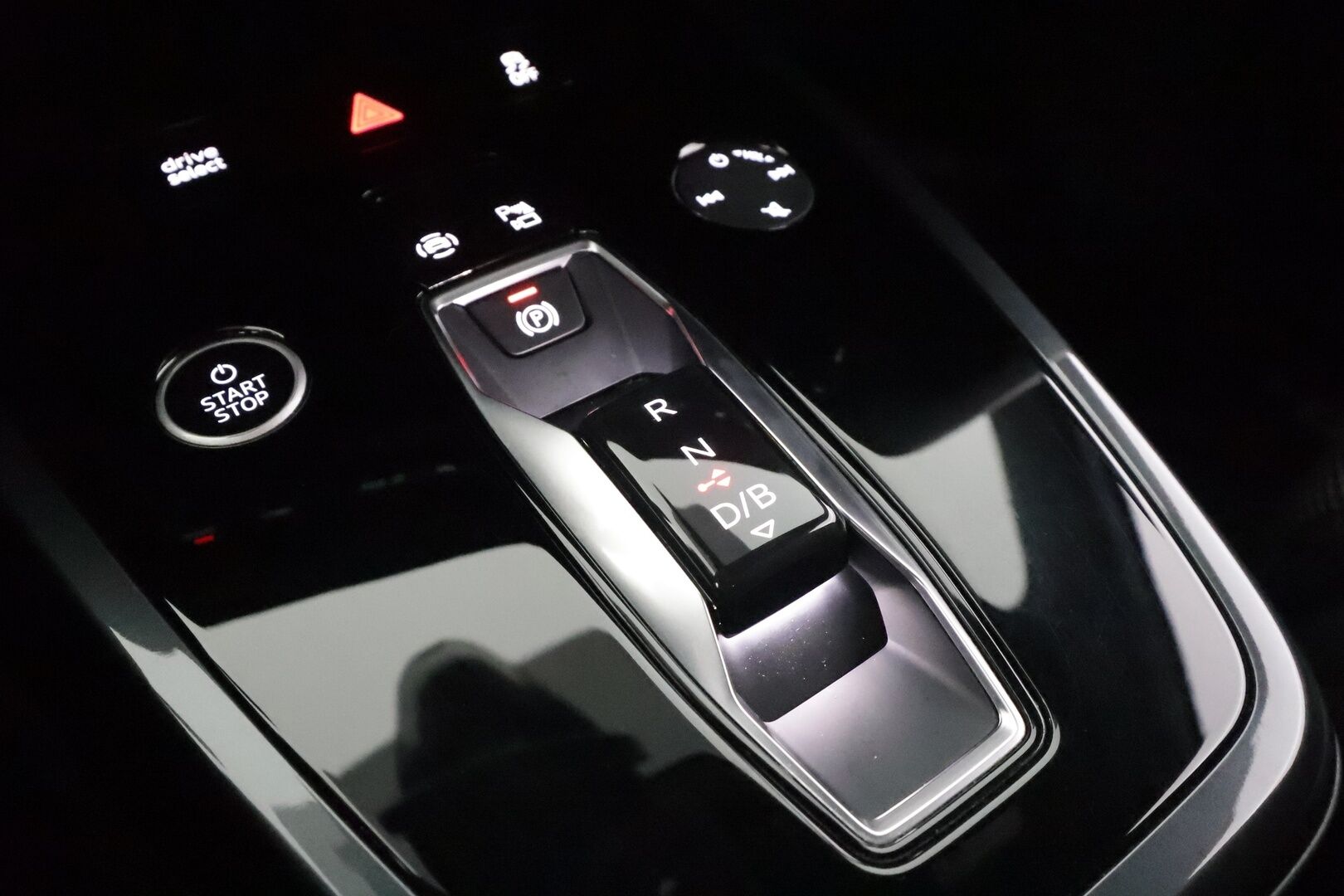AUDI Q4 E-TRON 2023 40 Sportsback S-Line - ACC | ILP | Koukku | SONOS | S-Line | Matrix | Puolinahat | Sporttipenkit | P.kamera | Sähk. takaluukku | Keyless | Merkkihuollot | 