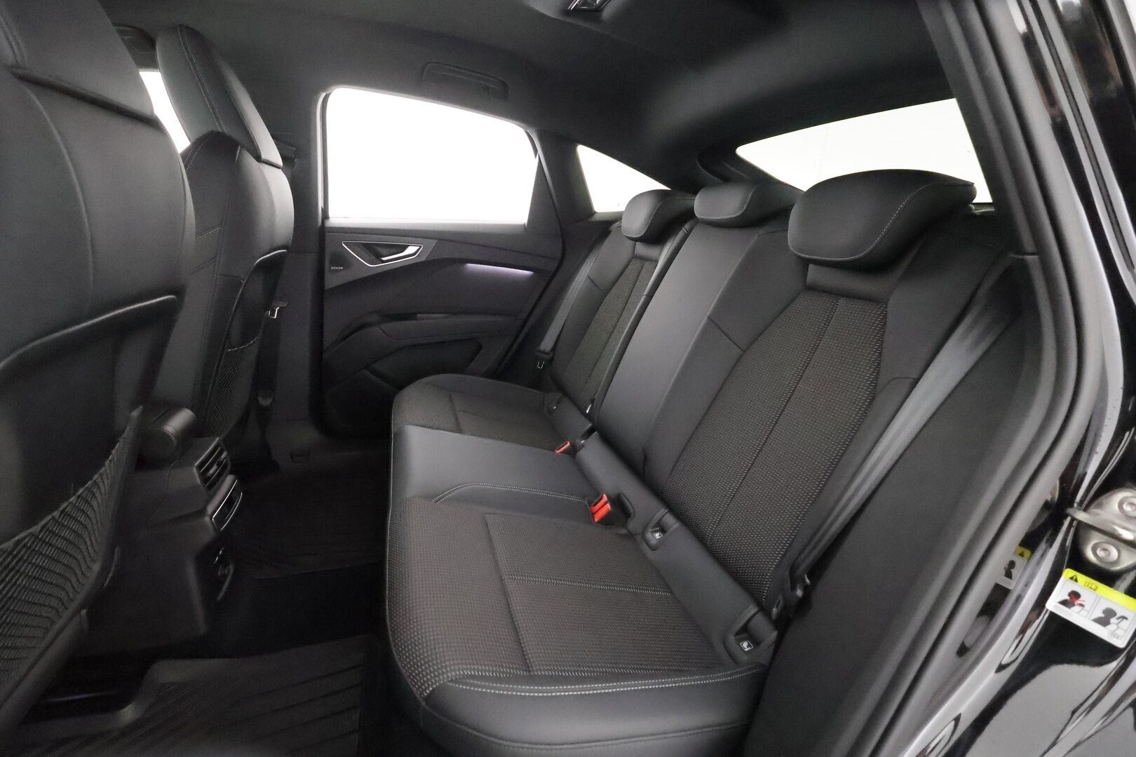 AUDI Q4 E-TRON 2023 40 Sportsback S-Line - ACC | ILP | Koukku | SONOS | S-Line | Matrix | Puolinahat | Sporttipenkit | P.kamera | Sähk. takaluukku | Keyless | Merkkihuollot | 