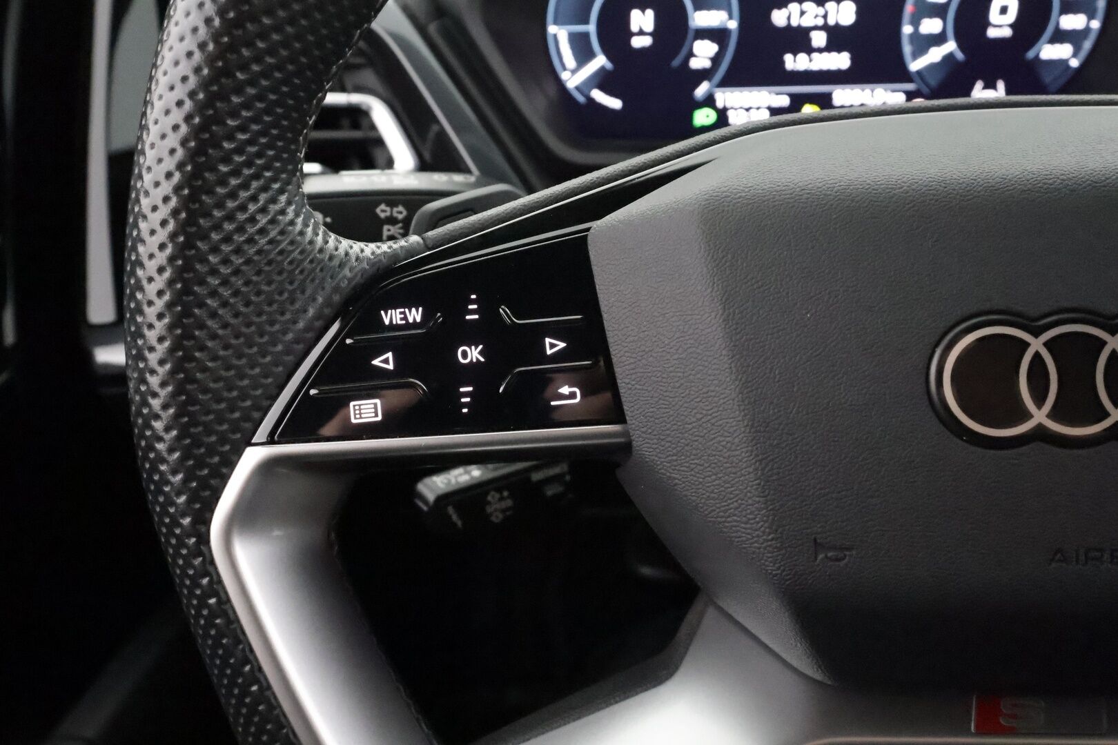 AUDI Q4 E-TRON 2023 40 Sportsback S-Line - ACC | ILP | Koukku | SONOS | S-Line | Matrix | Puolinahat | Sporttipenkit | P.kamera | Sähk. takaluukku | Keyless | Merkkihuollot | 