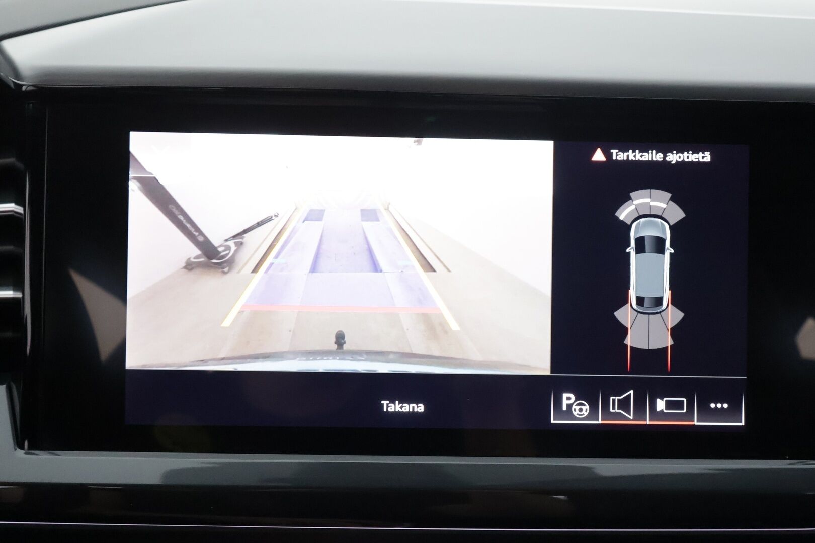 AUDI Q4 E-TRON 2023 40 Sportsback S-Line - ACC | ILP | Koukku | SONOS | S-Line | Matrix | Puolinahat | Sporttipenkit | P.kamera | Sähk. takaluukku | Keyless | Merkkihuollot | 