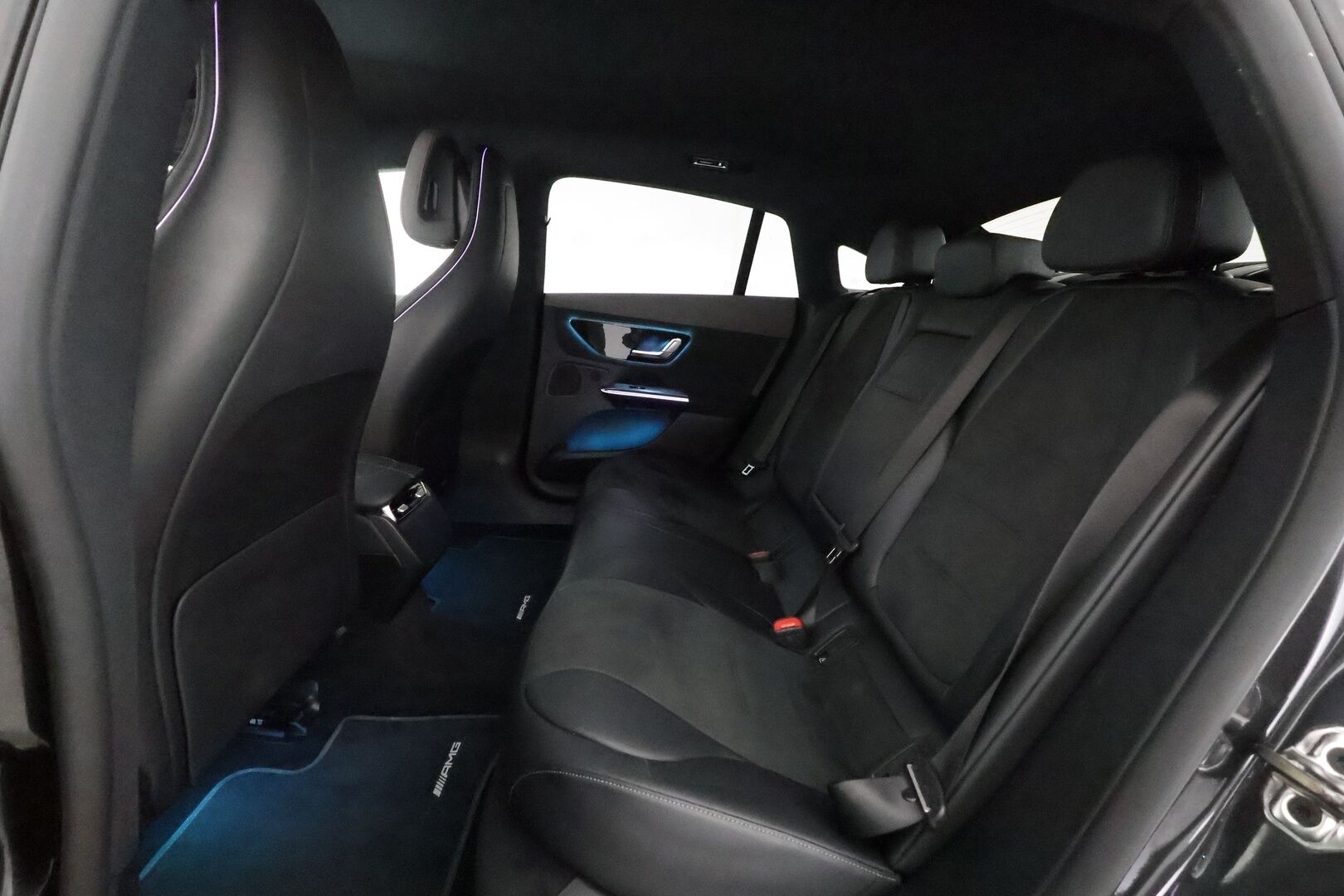MERCEDES-BENZ EQE 2024 300 AMG - | ACC | ILP | Koukku | DTR Pro | AMG sisä ja ulko | Muistipenkit | Airmatic | Ambient light | Active Lane Assist | BSA | Merkkihuollot | 2x renkaat aluin | 