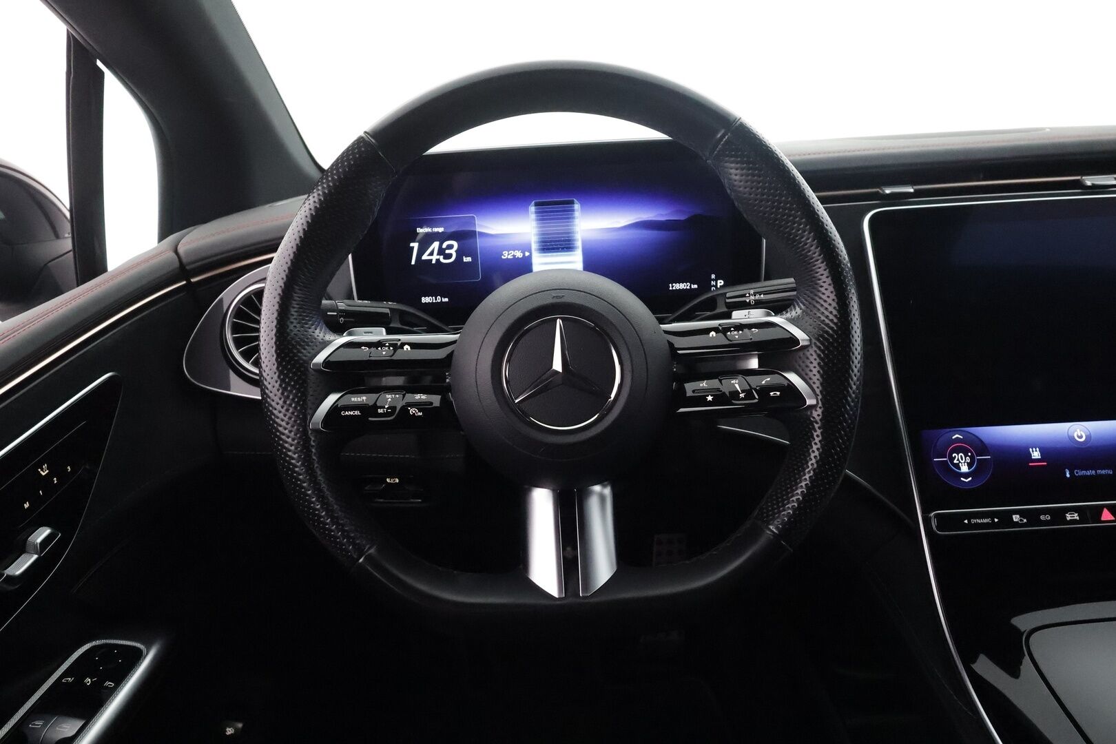 MERCEDES-BENZ EQE 2024 300 AMG - | ACC | ILP | Koukku | DTR Pro | AMG sisä ja ulko | Muistipenkit | Airmatic | Ambient light | Active Lane Assist | BSA | Merkkihuollot | 2x renkaat aluin | 