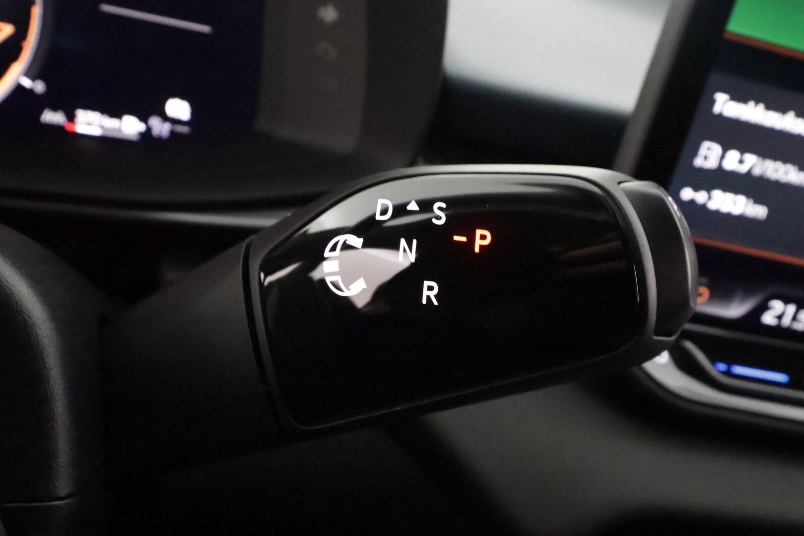 CUPRA Terramar 2025 1.5 eTSI 110 kW MHEV DSG - | ACC | Webasto | Koukku | P. Kamera | Puolinahat | Digimittaristo | Ratinlämmitys | Keyless | Apple&Android | Kahdet Cupran vanteet