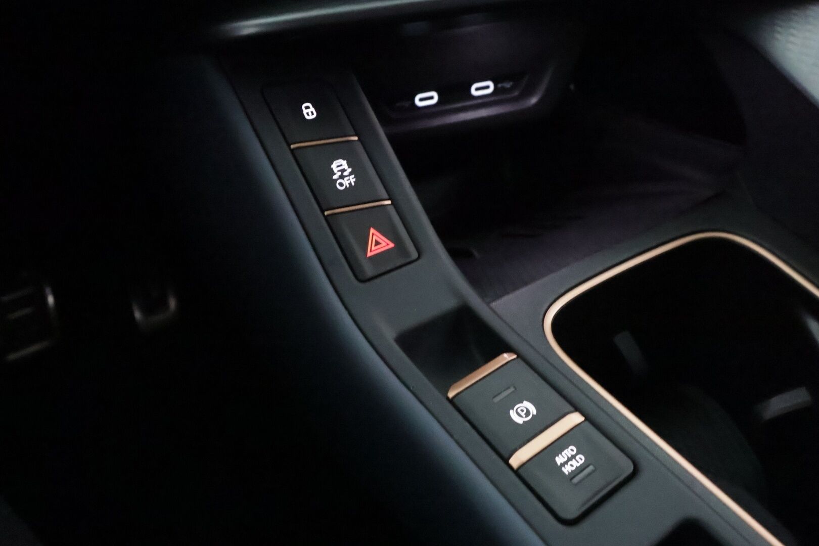 CUPRA Terramar 2025 1.5 eTSI 110 kW MHEV DSG - | ACC | Webasto | Koukku | P. Kamera | Puolinahat | Digimittaristo | Ratinlämmitys | Keyless | Apple&Android | Kahdet Cupran vanteet