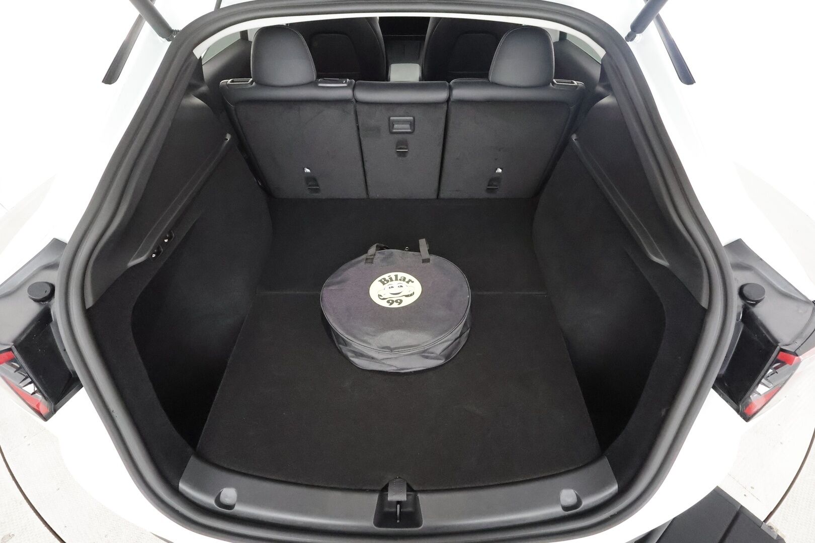 TESLA MODEL Y 2022 Performance - | ILP | Koukku | ACC | Lasikatto | Matrix-LED | Muistipenkki | P.Kamera | Premium Audio | Navi | Kaistavahti | Keyless | 