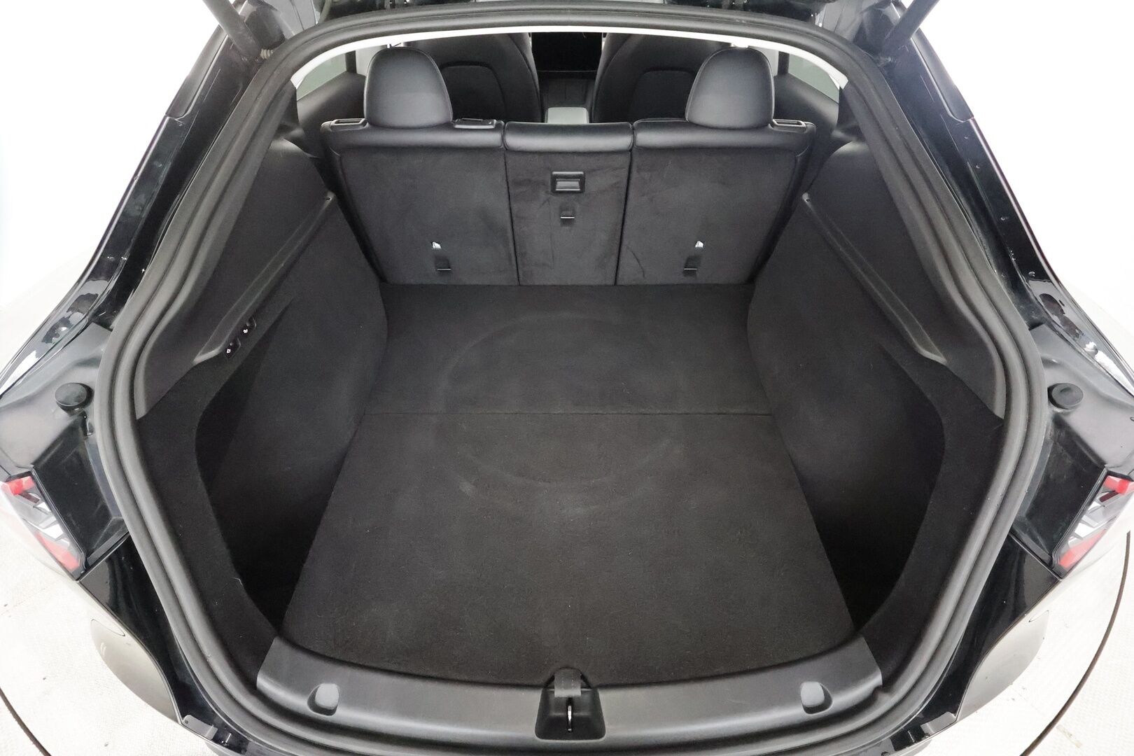 TESLA MODEL Y 2022 Performance Dual Motor - | ILP | Koukku | ACC | Lasikatto | Matrix-LED | P.Kamera | Muistipenkki | Premium Audio | Navi | Kaistavahti | Keyless | Kahdet renkaat |