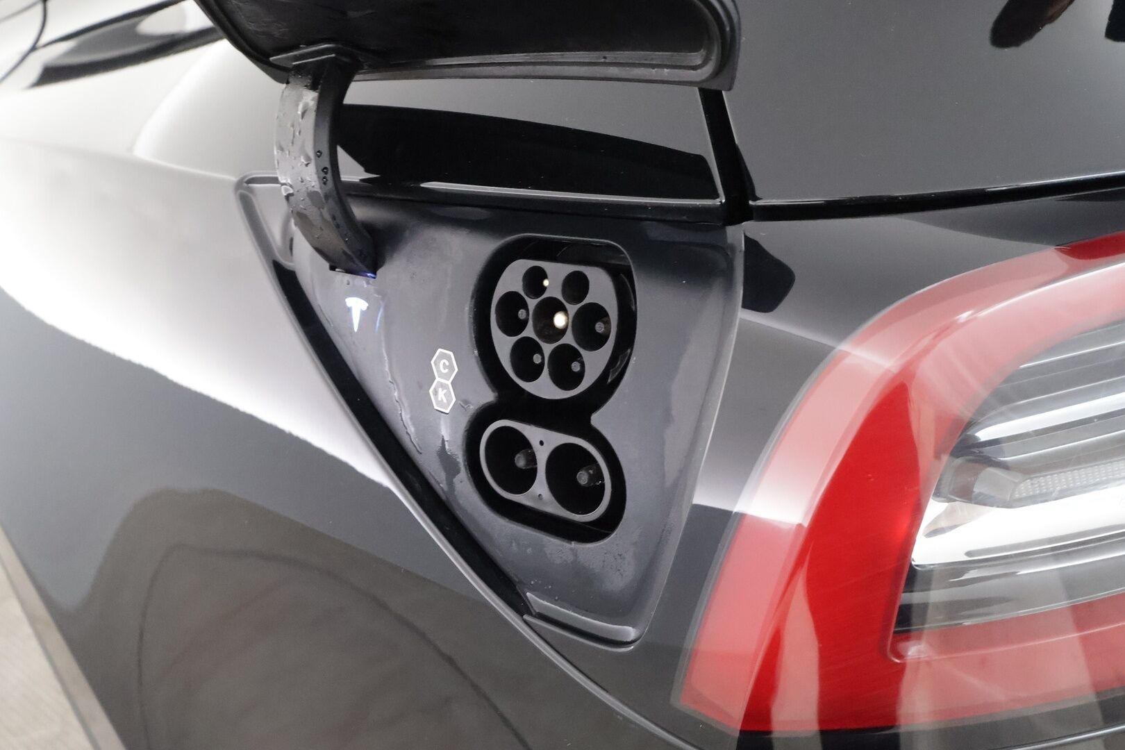TESLA MODEL Y 2022 Performance Dual Motor - | ILP | Koukku | ACC | Lasikatto | Matrix-LED | P.Kamera | Muistipenkki | Premium Audio | Navi | Kaistavahti | Keyless | Kahdet renkaat |