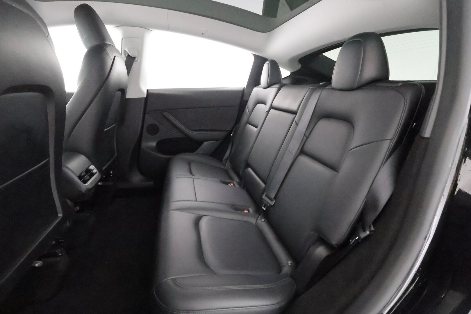 TESLA MODEL Y 2022 Performance Dual Motor - | ILP | Koukku | ACC | Lasikatto | Matrix-LED | P.Kamera | Muistipenkki | Premium Audio | Navi | Kaistavahti | Keyless | Kahdet renkaat |