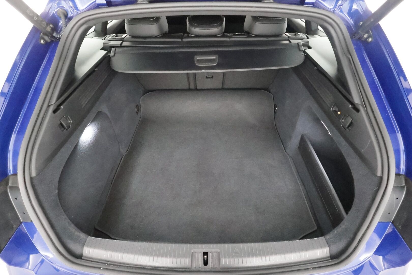VOLKSWAGEN ARTEON 2022 2.0 TSI R-Line Shooting Brake - | ACC | Webasto | Koukku | Adapt LED | Hierova Ergocomfort istuin | H/K | 360-Kamera | Nahat | Keyless | Apple&Android | Merkkihuollettu | Kahdet Renkaat |