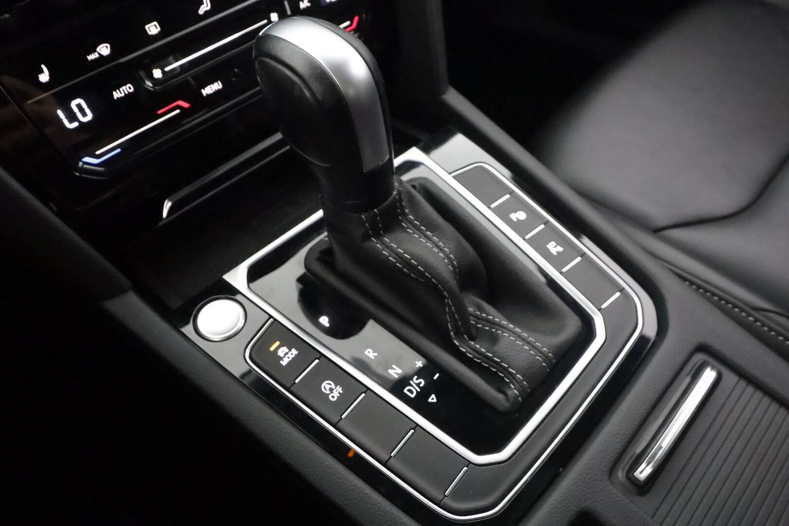 VOLKSWAGEN ARTEON 2022 2.0 TSI R-Line Shooting Brake - | ACC | Webasto | Koukku | Adapt LED | Hierova Ergocomfort istuin | H/K | 360-Kamera | Nahat | Keyless | Apple&Android | Merkkihuollettu | Kahdet Renkaat |