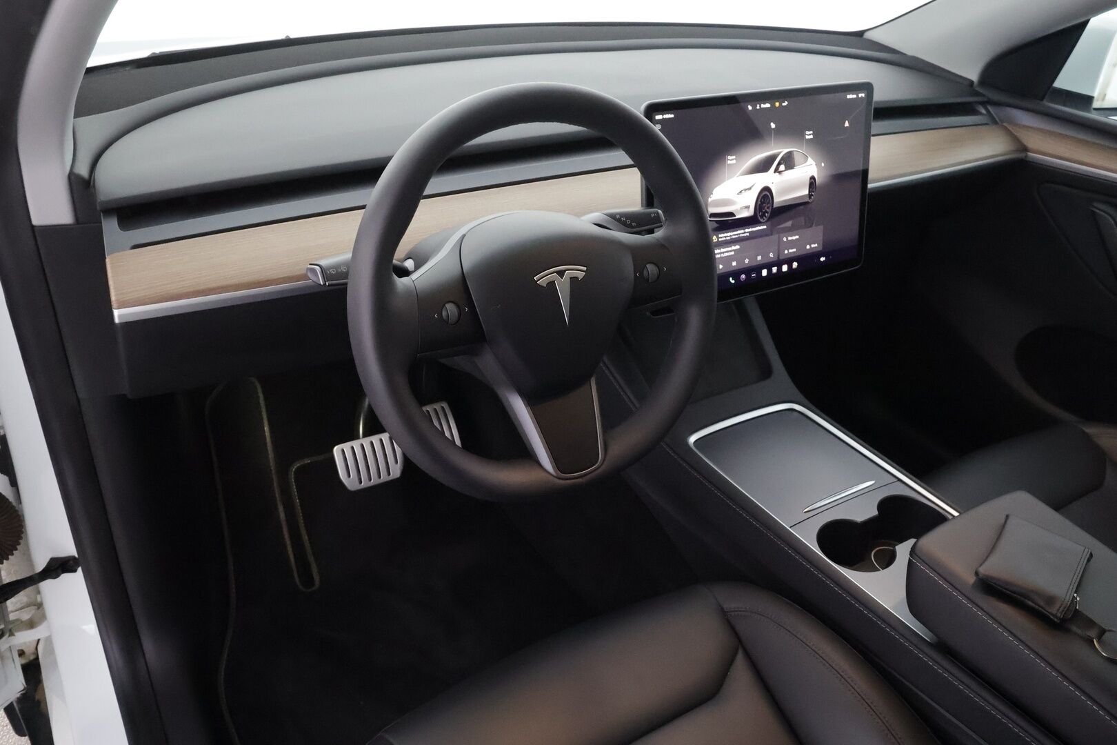 Tesla Model Y 2024 Performance - | ACC | ILP | Koukku | Matrix | Ryzen | Premium Audio | Lasikatto | Muistipenkki | Sähkönahat | P.kamera | Autosteer | 2x kaapelit | ALV |