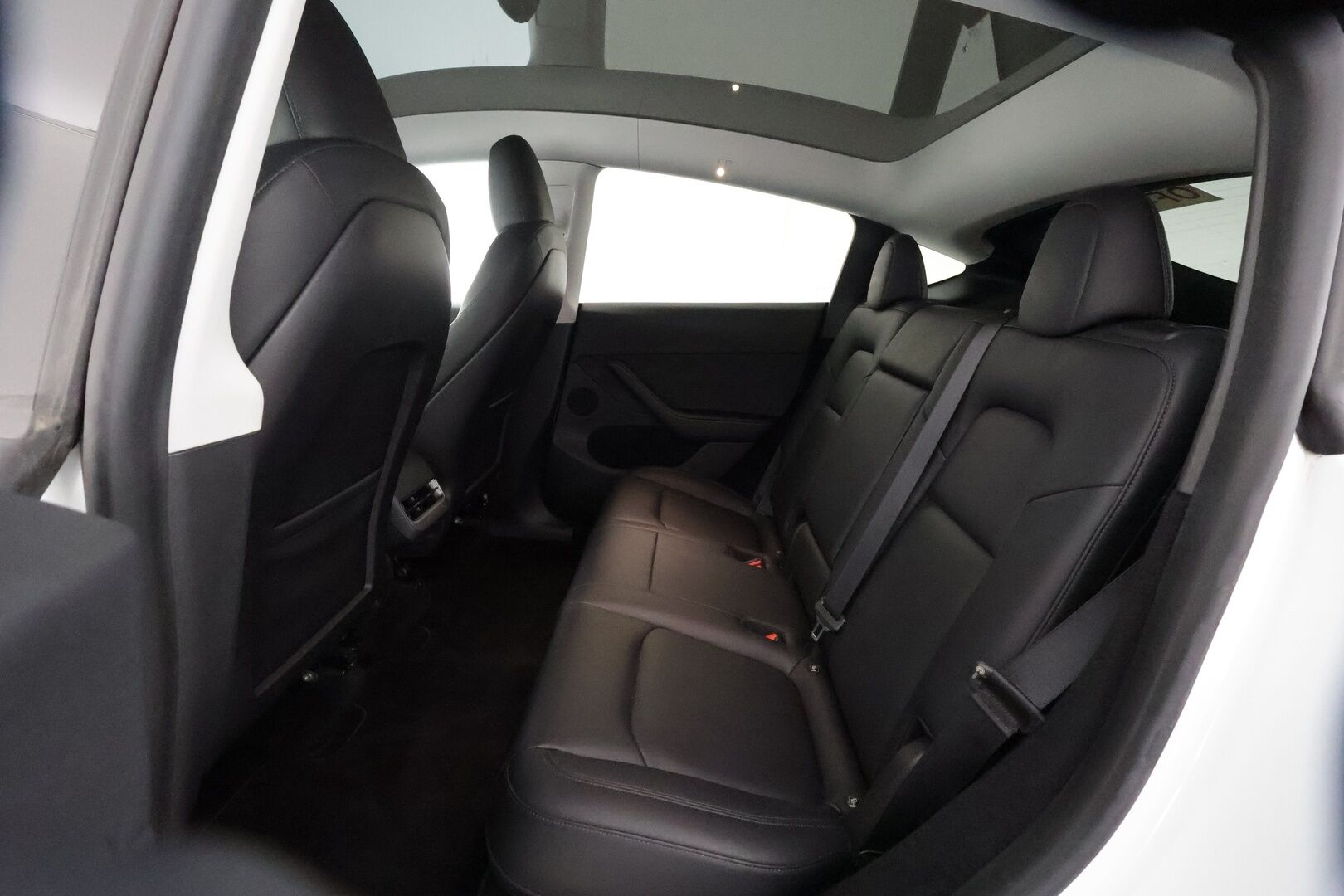 Tesla Model Y 2024 Performance - | ACC | ILP | Koukku | Matrix | Ryzen | Premium Audio | Lasikatto | Muistipenkki | Sähkönahat | P.kamera | Autosteer | 2x kaapelit | ALV |