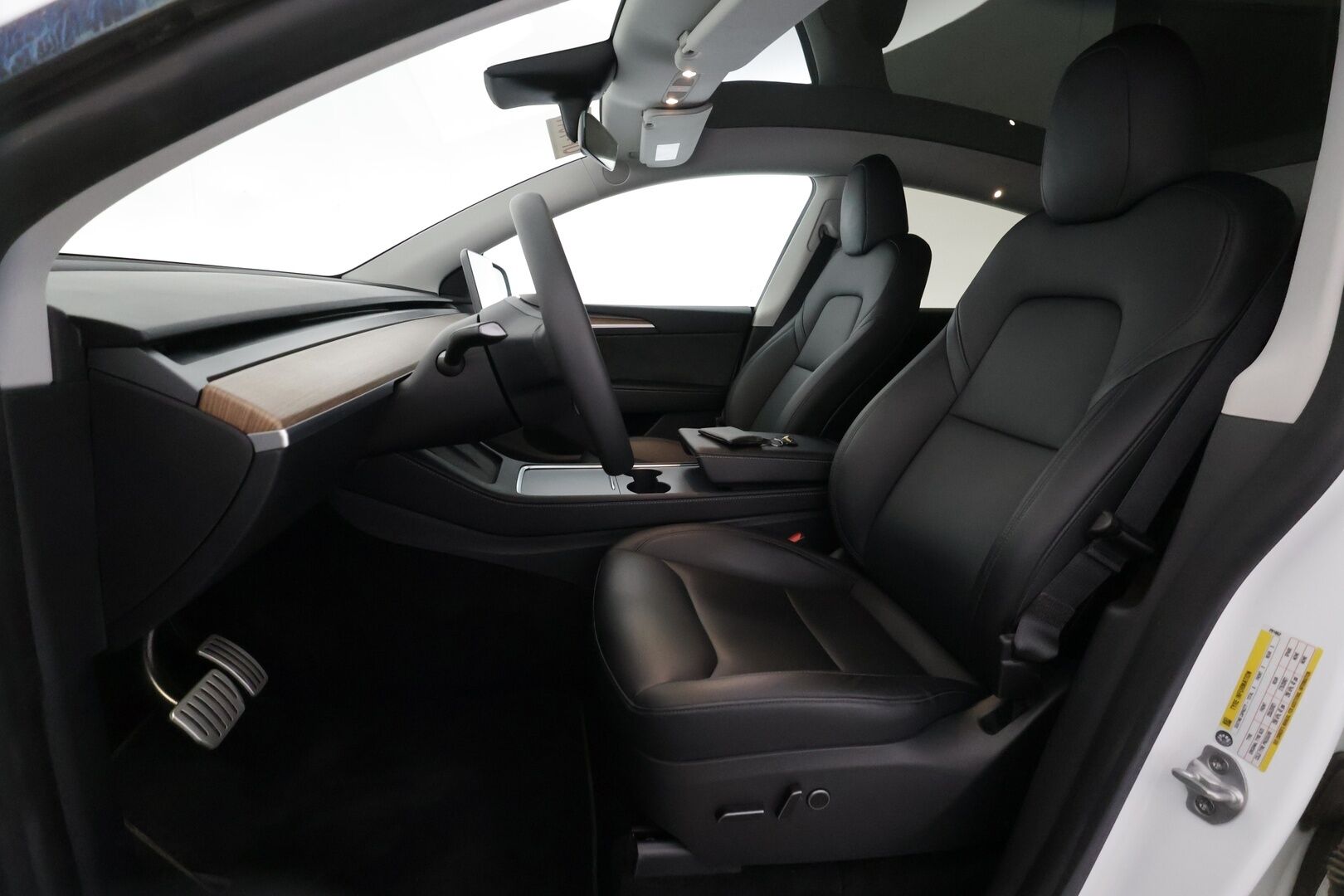 Tesla Model Y 2024 Performance - | ACC | ILP | Koukku | Matrix | Ryzen | Premium Audio | Lasikatto | Muistipenkki | Sähkönahat | P.kamera | Autosteer | 2x kaapelit | ALV |