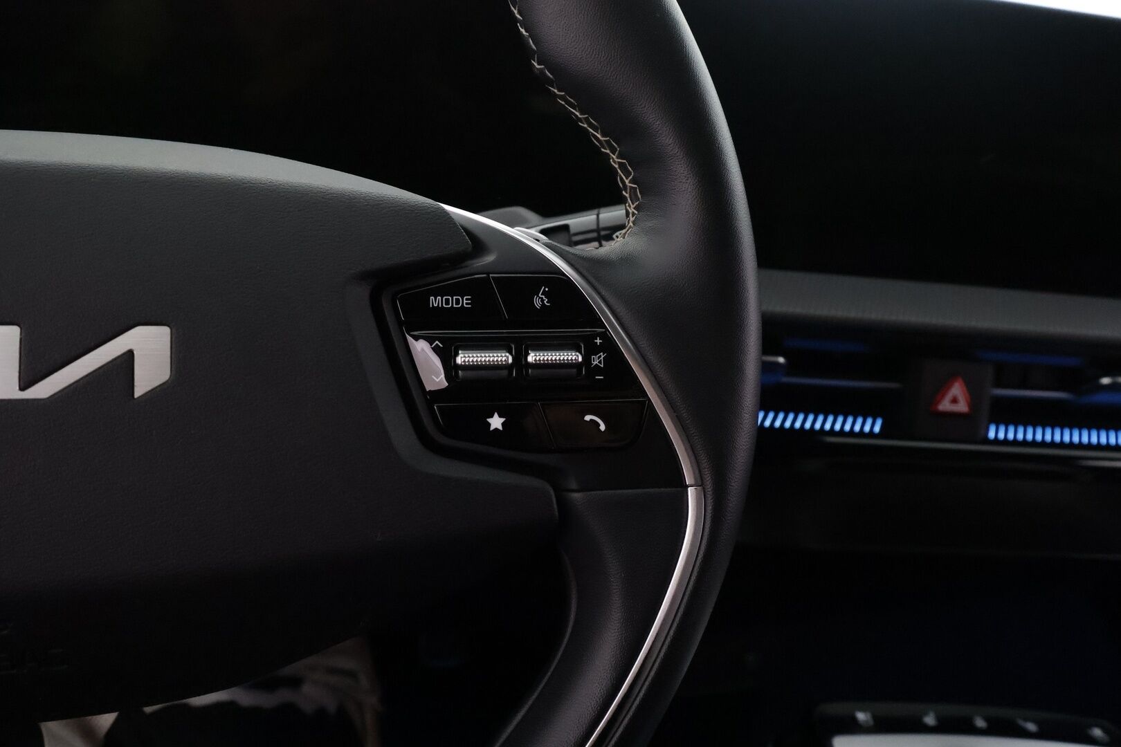 KIA EV6 2022 77,4kWh AWD GT-Line - | ACC | ILP | Koukku | Meridian | HUD | 360° | Ilm. relax penkit | Muistipenkki | Ambient light | Keyless | 2x renkaat aluin | Merkkihuollot |