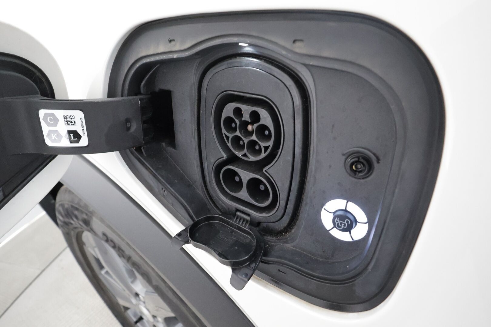 FORD MUSTANG MACH-E 2023 75 kWh 269 hv RWD - | B&O | Lasikatto | ACC | P.Kamera | Muistipenkki | 360 | LED | Kaistavahti | Katvevaustin | Keyless | Merkkihuollot | 2x Latauskaapelit |