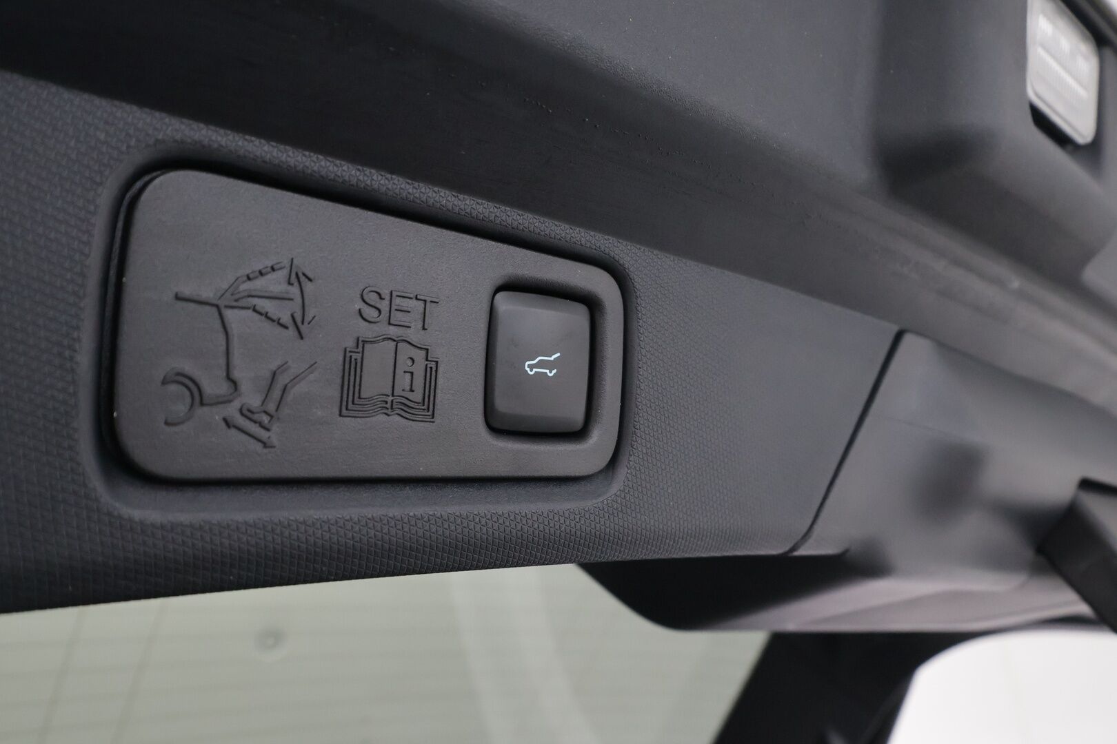 FORD MUSTANG MACH-E 2023 75 kWh 269 hv RWD - | B&O | Lasikatto | ACC | P.Kamera | Muistipenkki | 360 | LED | Kaistavahti | Katvevaustin | Keyless | Merkkihuollot | 2x Latauskaapelit |