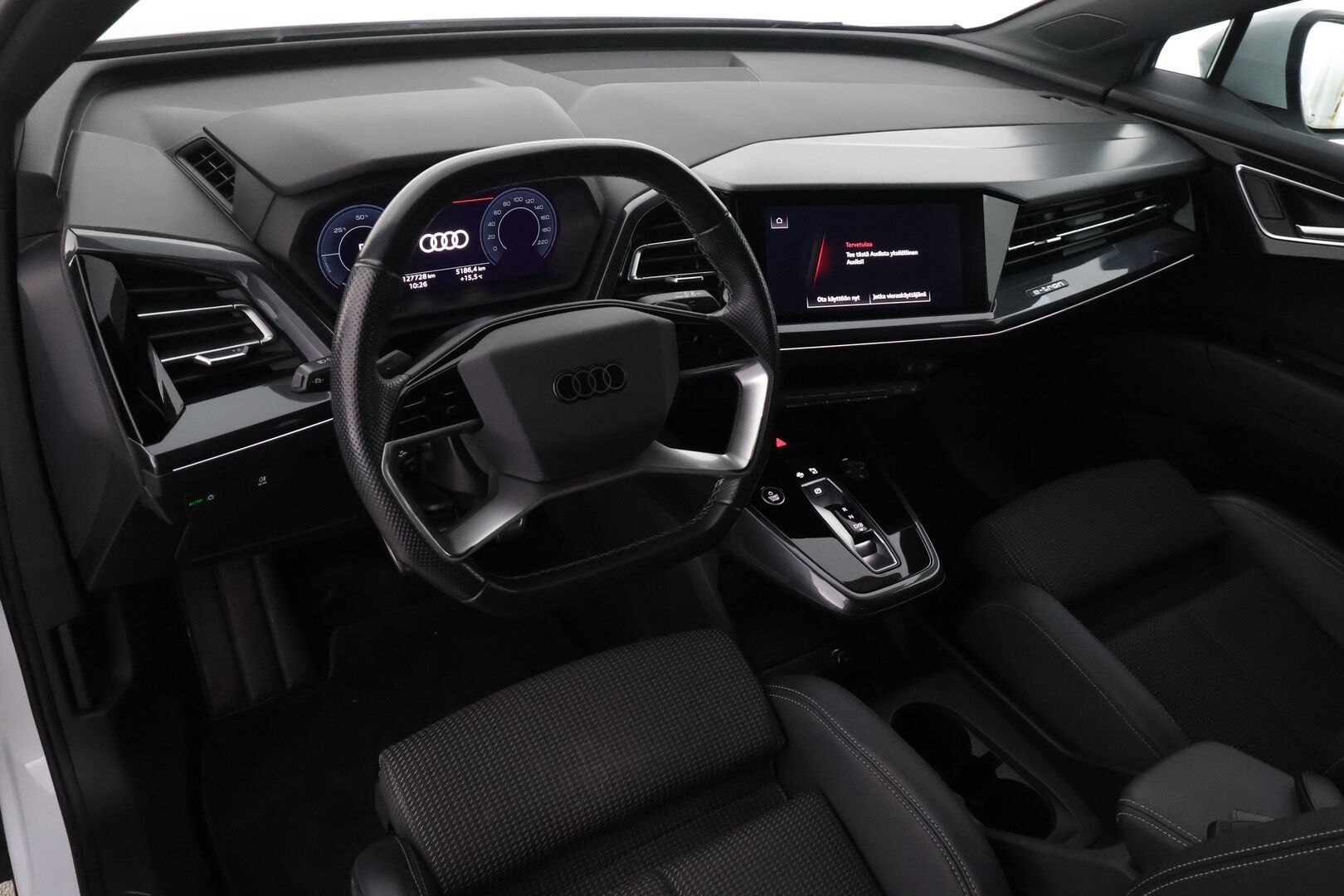 AUDI Q4 E-TRON 2023 40 e-tron S-line - | ACC | ILP | 2x S-Line | Puolinahat | Sporttipenkit | P.kamera | Kaistavahti | Digimittaristo | Sähk. takaluukku | 2x renkaat aluin | ALV |