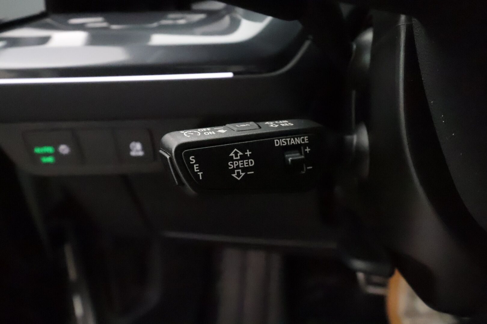 AUDI Q4 E-TRON 2023 40 e-tron S-line - | ACC | ILP | 2x S-Line | Puolinahat | Sporttipenkit | P.kamera | Kaistavahti | Digimittaristo | Sähk. takaluukku | 2x renkaat aluin | ALV |