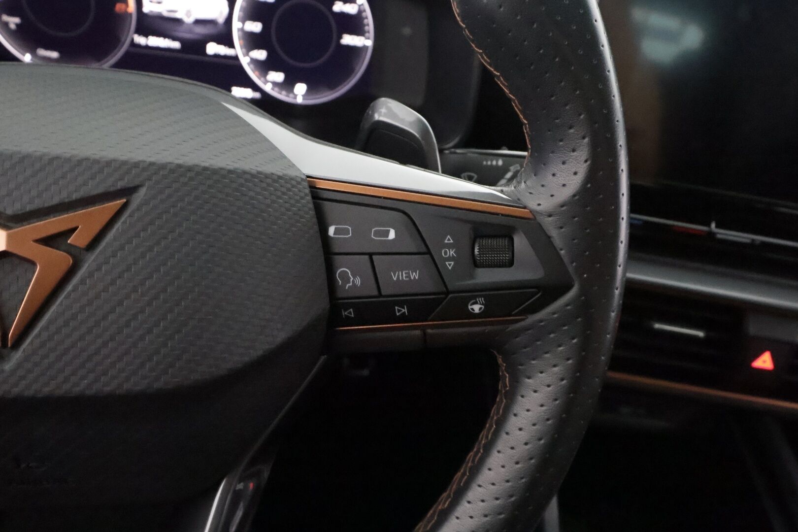 CUPRA LEON SPORTSTOURER 2022  1.4 e-Hybrid 180kW DSG - | ACC | Koukku | DCC | Puolinahat | P.kamera | Ambient light | Keyless | Digimittaristo | Lane Assist | Lämm. ratti | Sähk. takaluukku | Merkkihuollot |