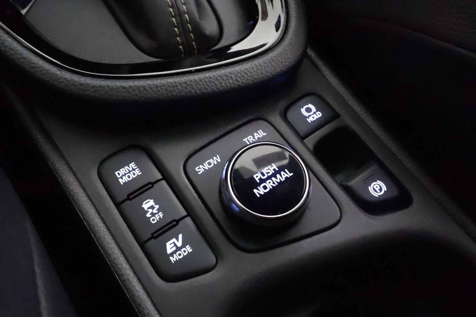 TOYOTA YARIS CROSS 2023 1,5 Hybrid AWD-i Premium - | ACC | Puolinahat | P.kamera ja tutkat | LED | Keyless | LTA | BSM | Lämm. ratti | Navi | Apple & Android | Langaton lataus | Merkkihuollot | 