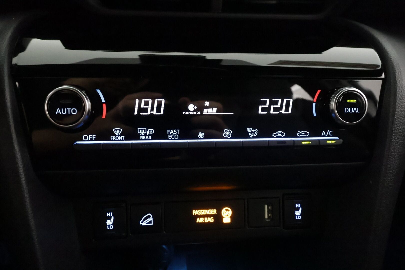 TOYOTA YARIS CROSS 2023 1,5 Hybrid AWD-i Premium - | ACC | Puolinahat | P.kamera ja tutkat | LED | Keyless | LTA | BSM | Lämm. ratti | Navi | Apple & Android | Langaton lataus | Merkkihuollot | 