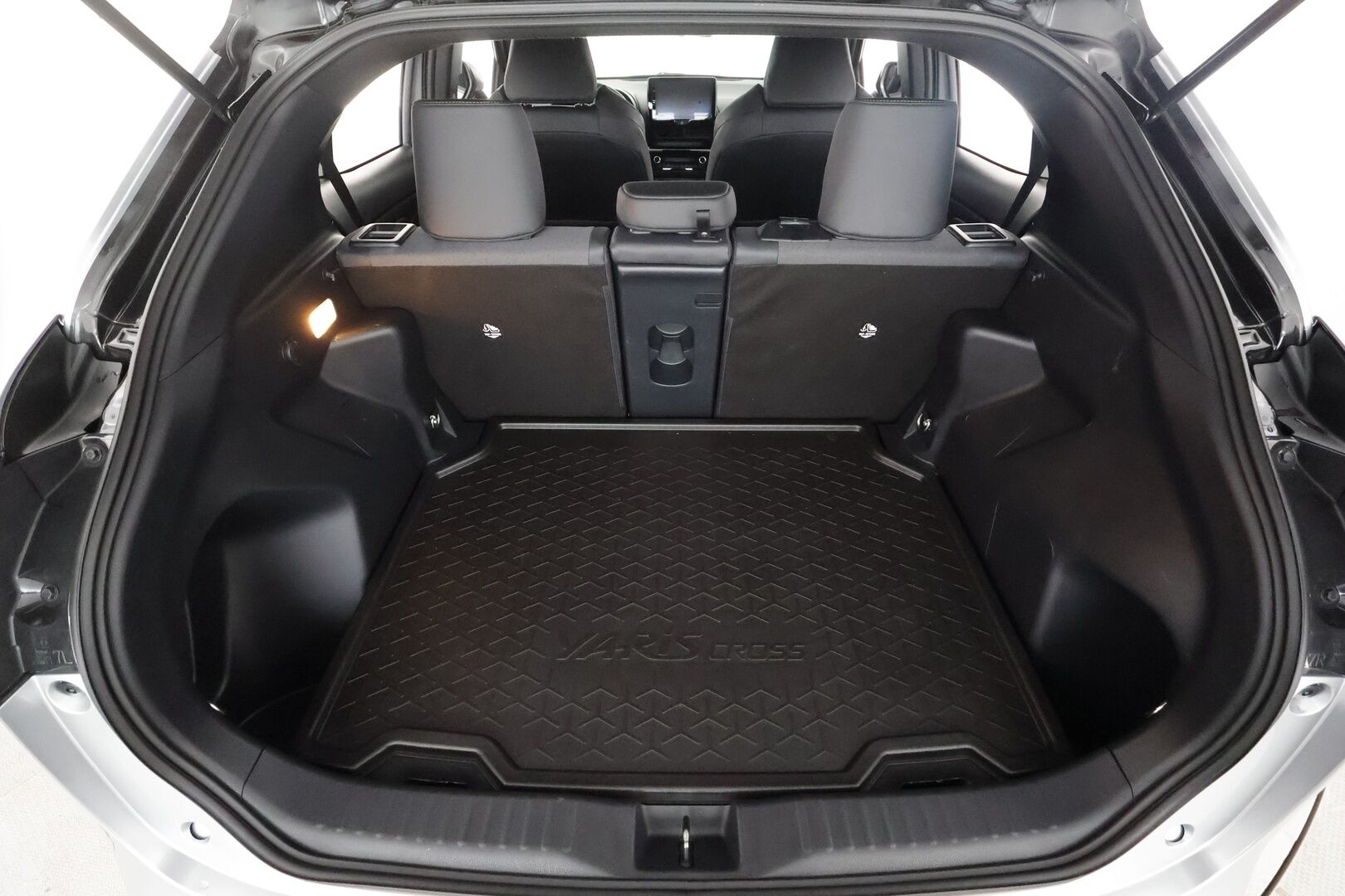 TOYOTA YARIS CROSS 2023 1,5 Hybrid AWD-i Premium - | ACC | Puolinahat | P.kamera ja tutkat | LED | Keyless | LTA | BSM | Lämm. ratti | Navi | Apple & Android | Langaton lataus | Merkkihuollot | 